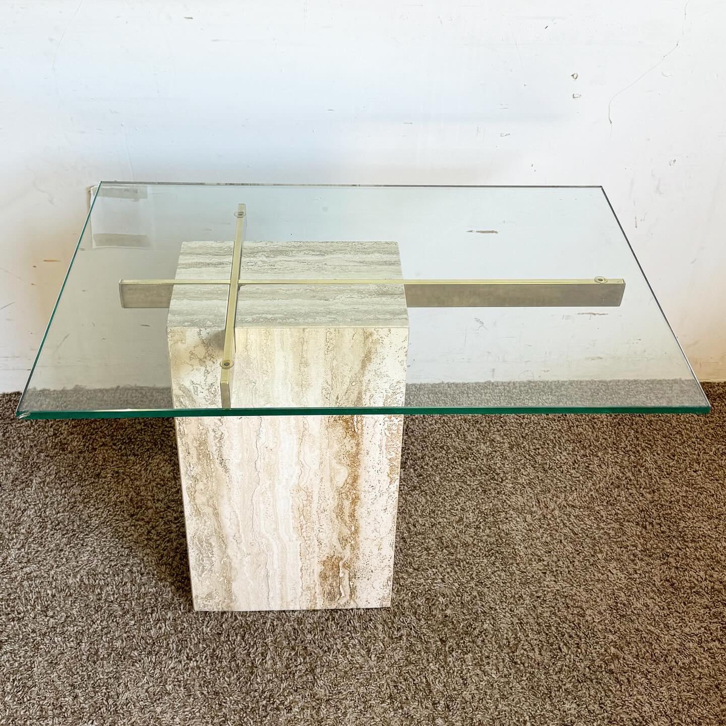20ième siècle Table d'appoint postmoderne en verre et travertin doré en vente