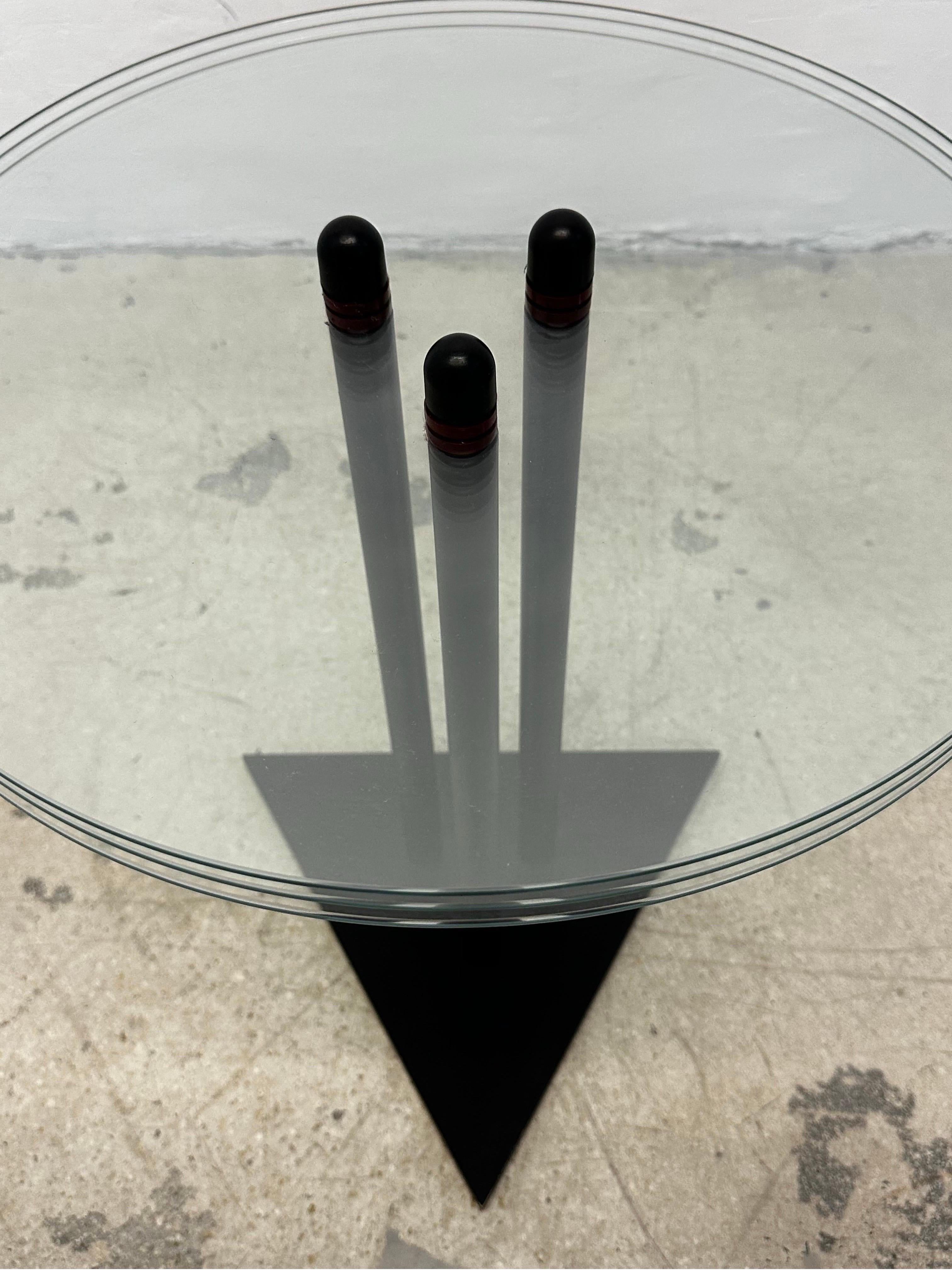 Table d'appoint ou d'extrémité postmoderne en verre de Becker Designs, 1990 en vente 5