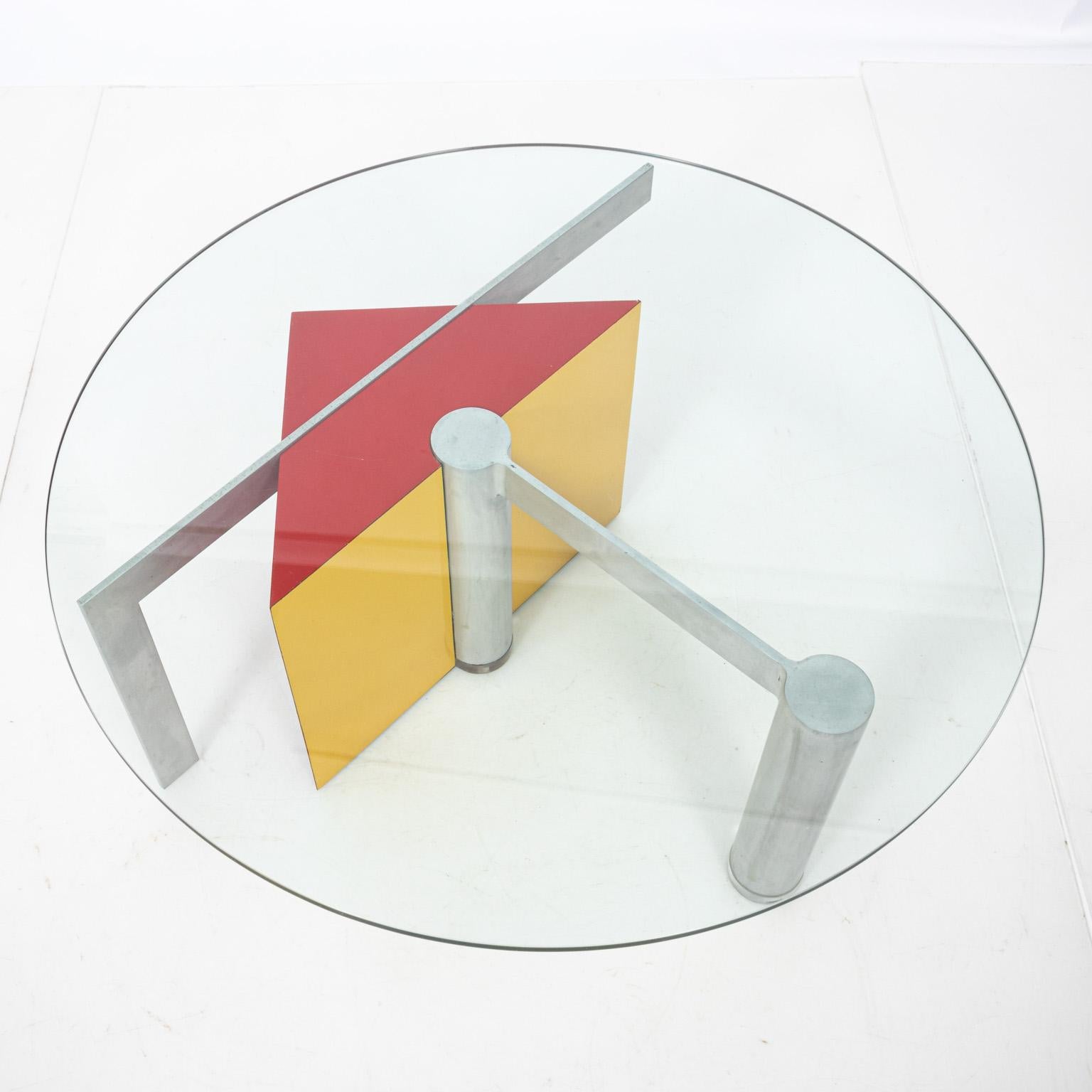 Postmodern Glass Top Table In Good Condition For Sale In Stamford, CT