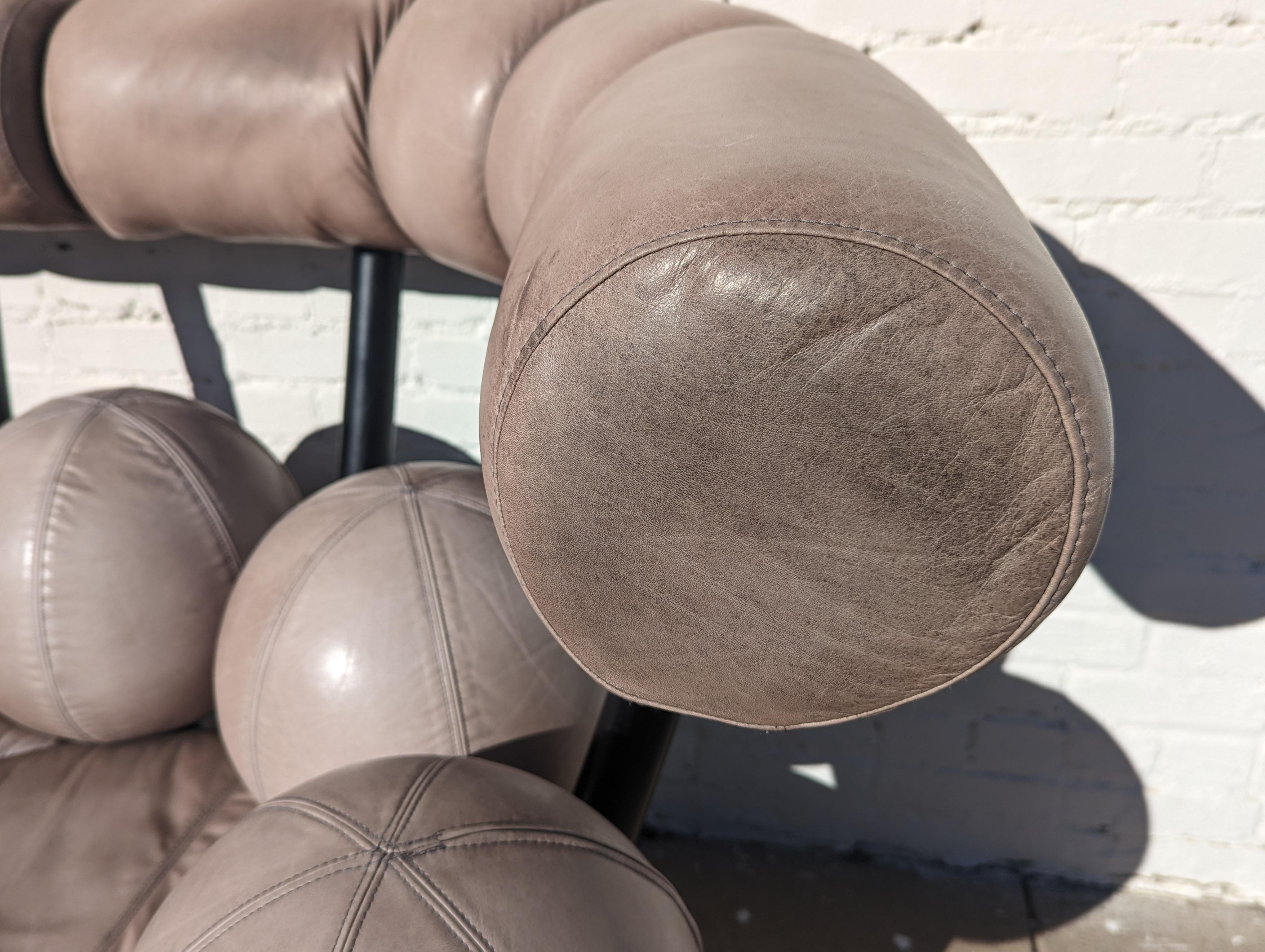 Postmodern Globe Sofa by Peter Opsvik For Sale 3