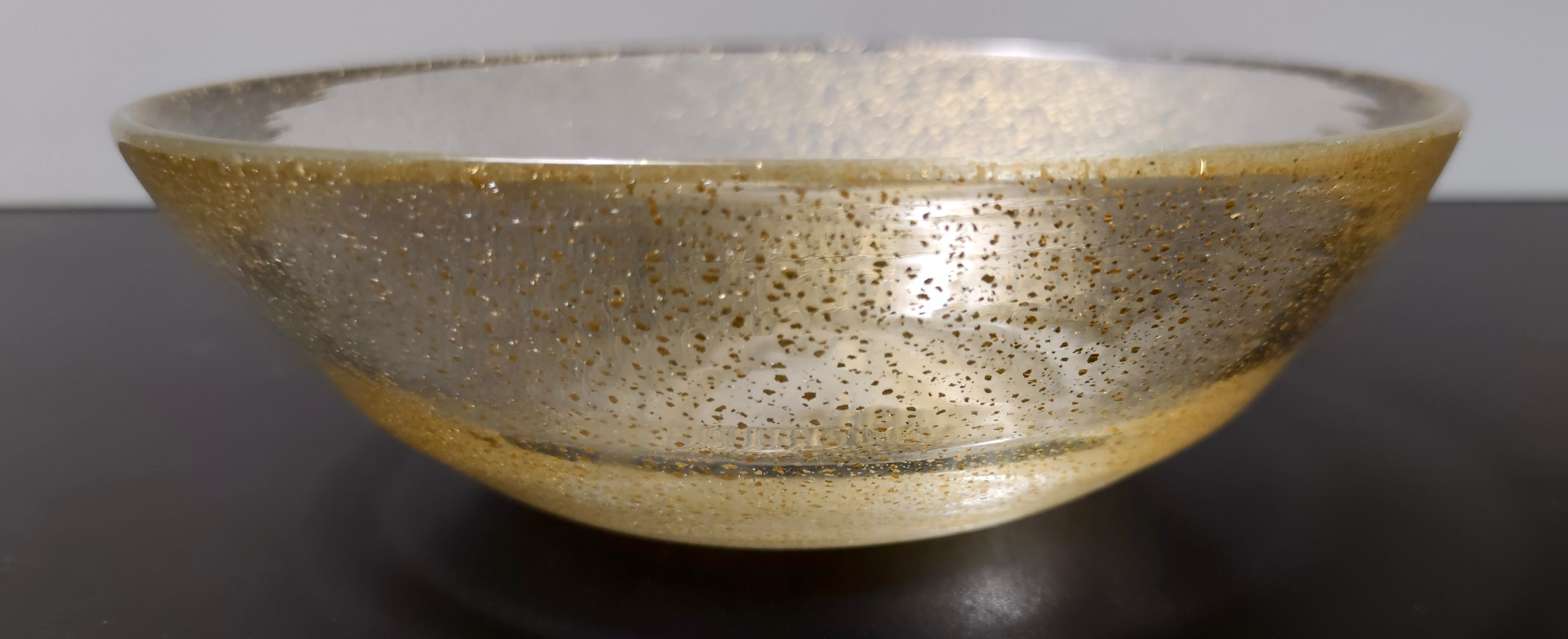 Postmodern Gold Flecked Murano Glass Bowl, Italy In Excellent Condition For Sale In Bresso, Lombardy