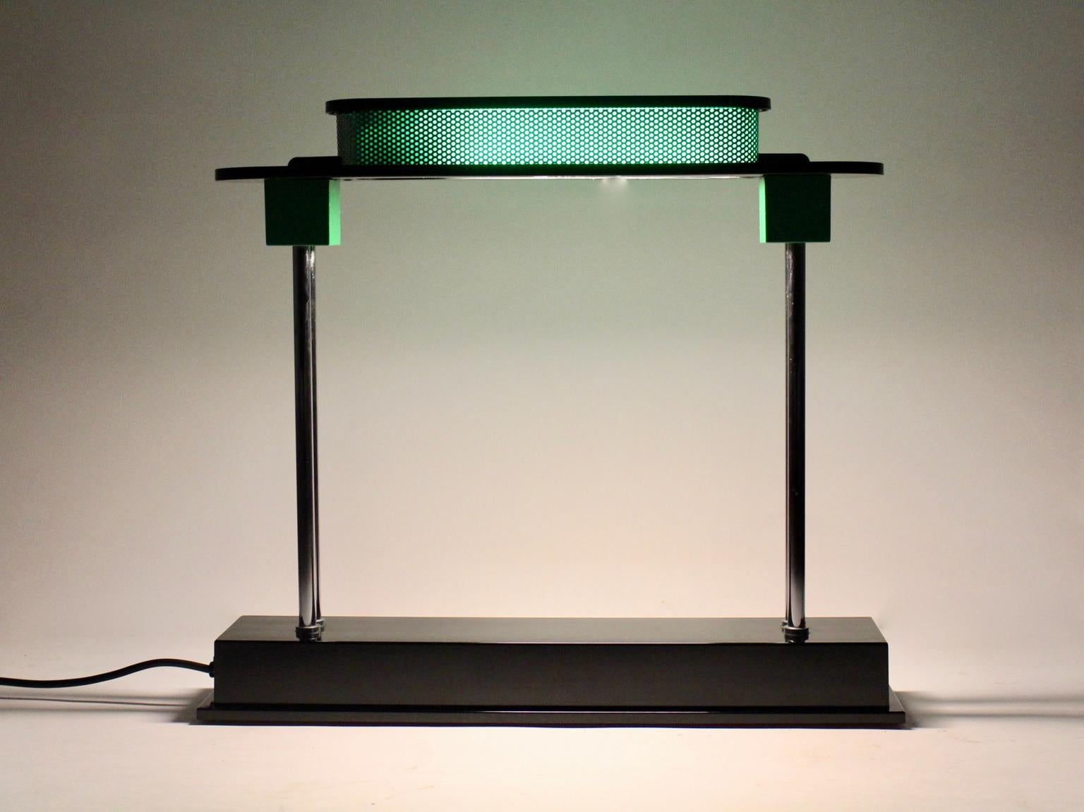 Postmodern Green Black Vintage Table Lamp Pausania by Ettore Sottsass Jr Italy  In Good Condition For Sale In Vienna, AT