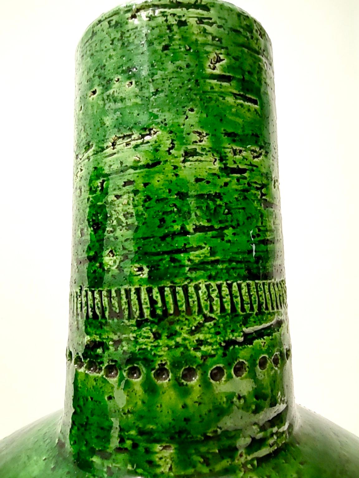 Postmoderne grün lackierte Keramikvase von Aldo Londi für Bitossi, Italien im Angebot 3