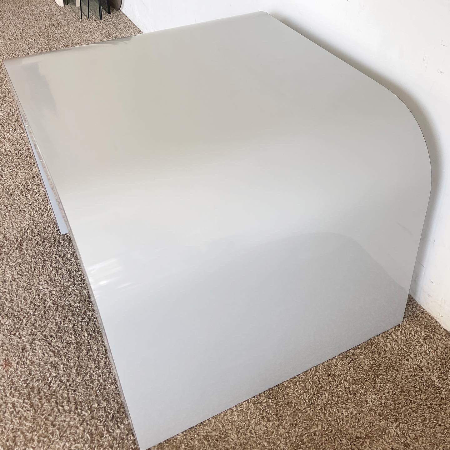 Postmodern Grey Lacquer Laminate Waterfall Side Table In Good Condition For Sale In Delray Beach, FL