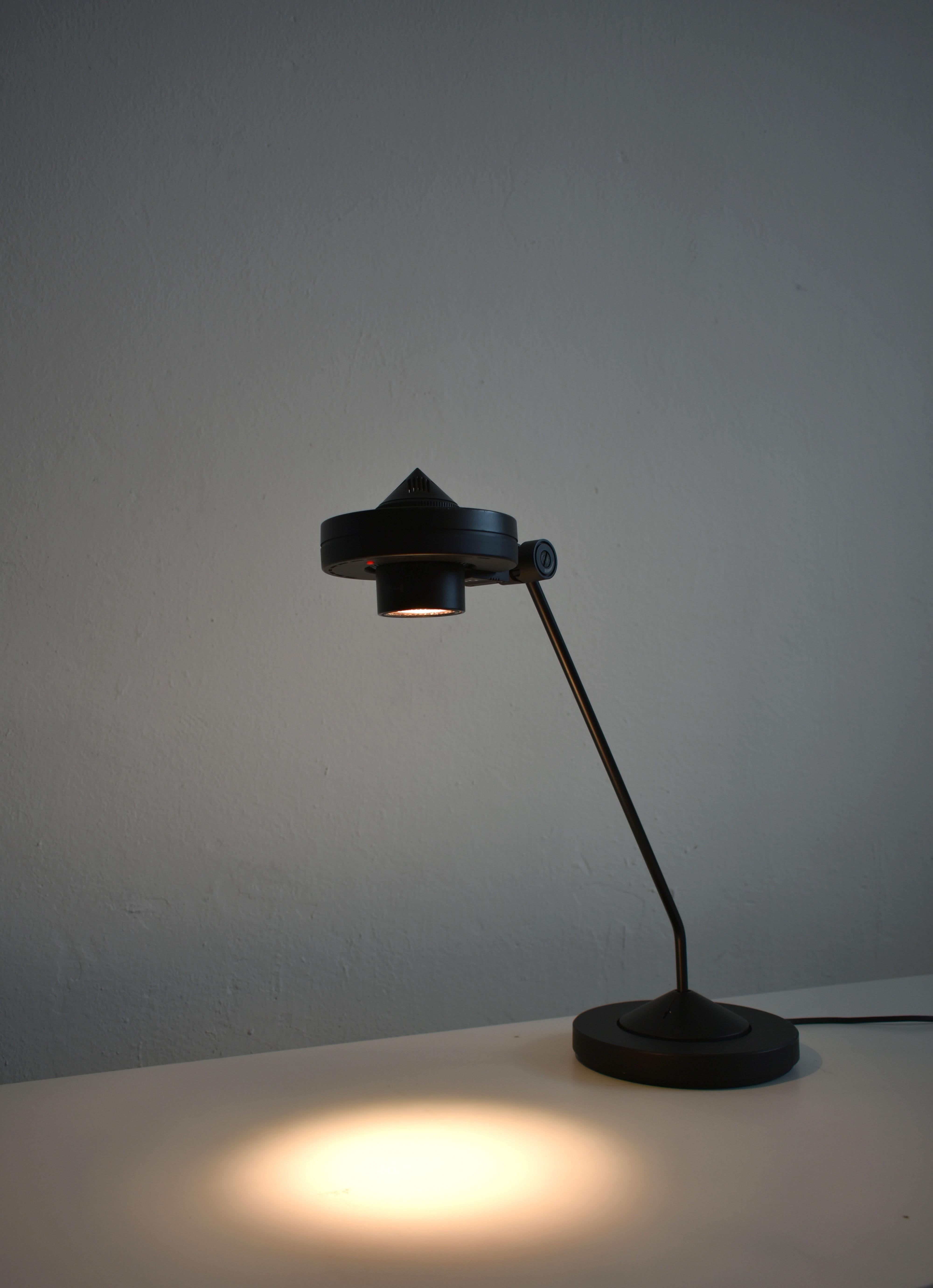 Postmoderne Halogen-Schreibtischlampe „Discus“, Hartmut S. Engel für Staff, Deutschland 1980er Jahre im Angebot 4