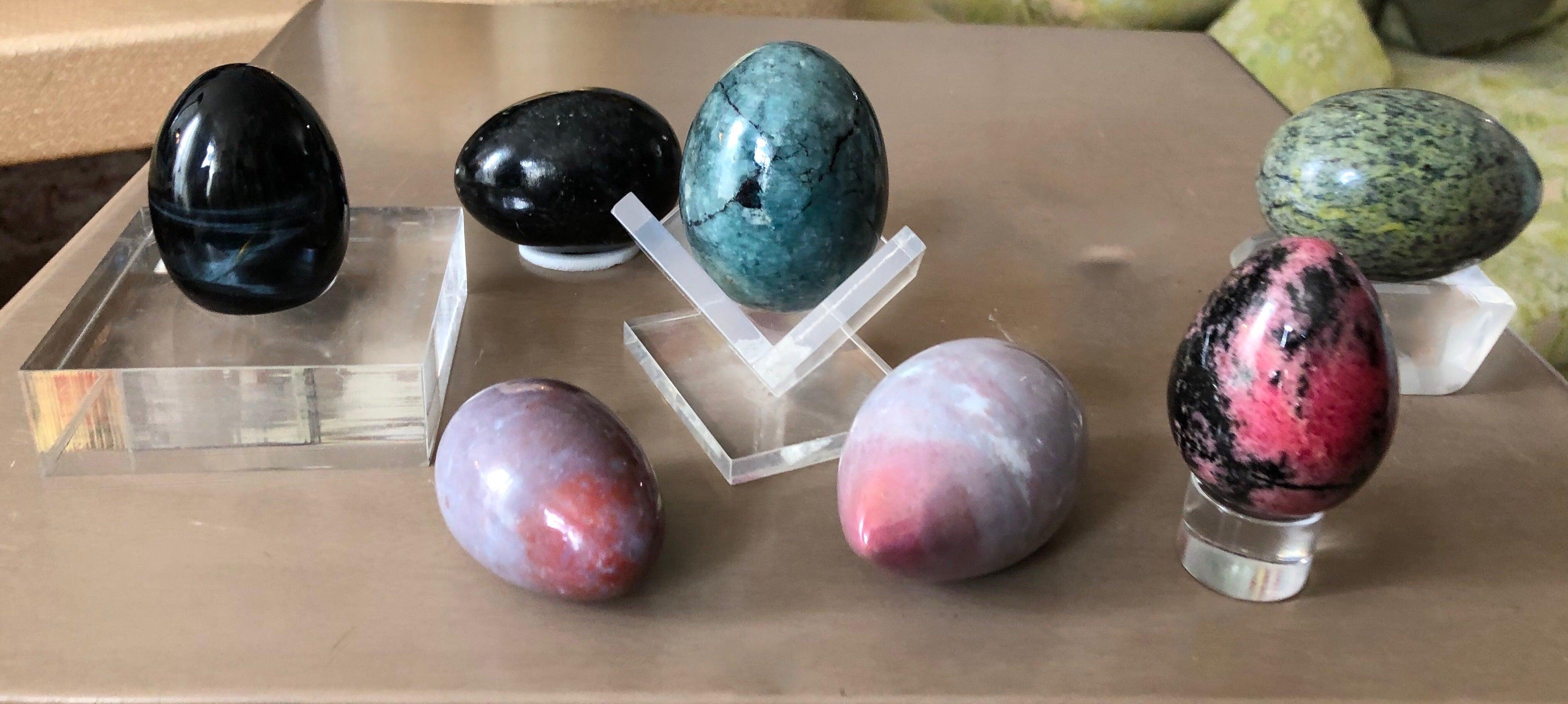 italien Ensemble postmoderne œuf et trou de serrure en pierre sculpté et bruni à la main, inspiré de Memphis en vente