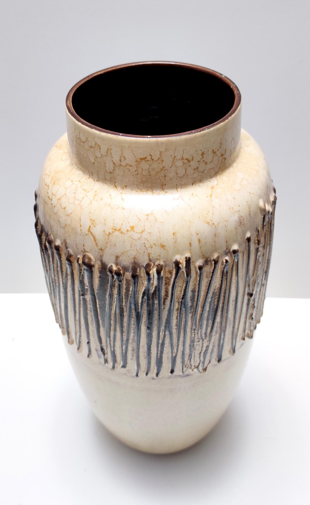 Postmodern Handmade Beige and Black Glazed Ceramic Vase, Germany In Good Condition For Sale In Bresso, Lombardy