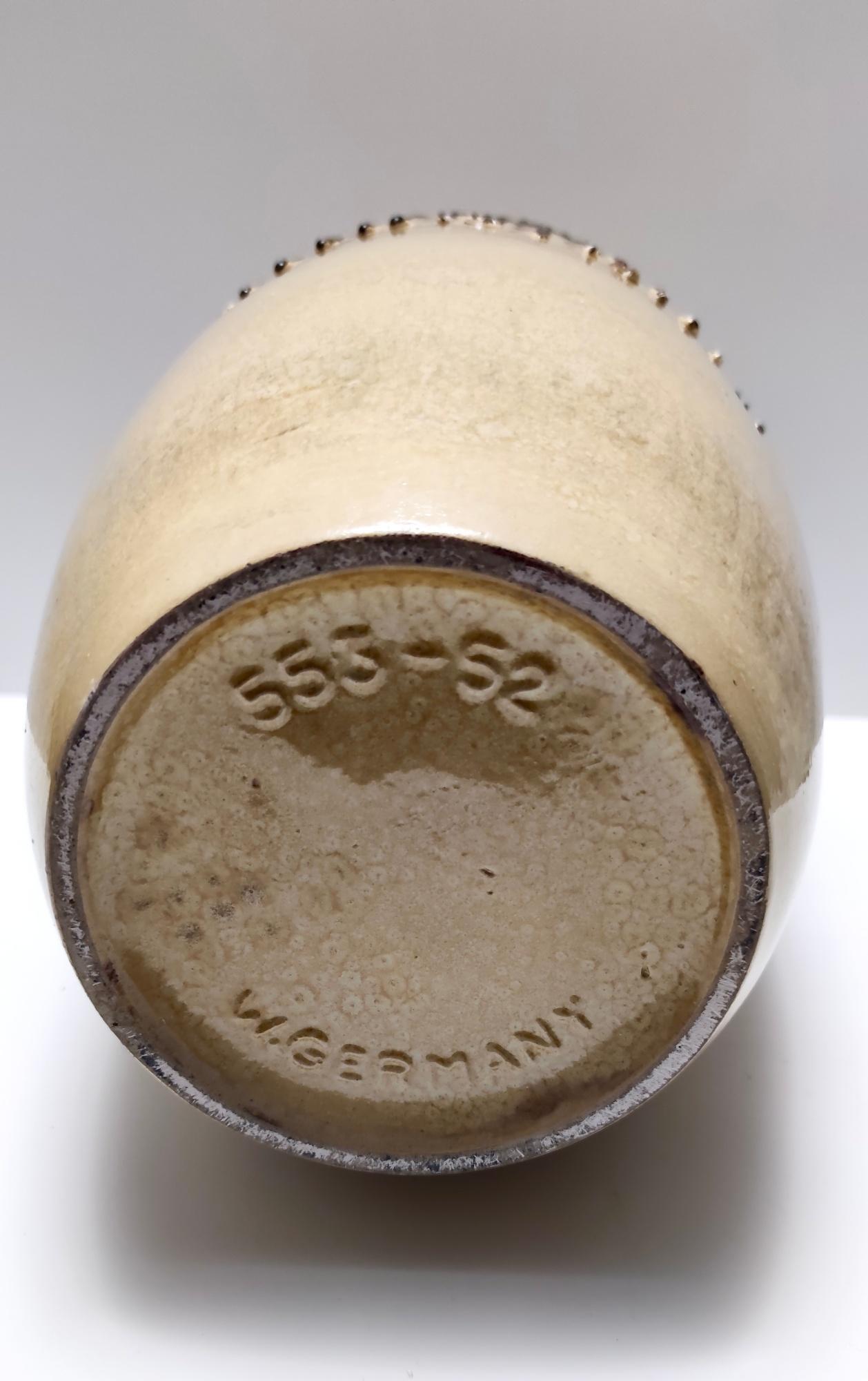 Postmoderne handgefertigte Vase aus glasierter Keramik in Beige und Schwarz, Deutschland (Ende des 20. Jahrhunderts) im Angebot