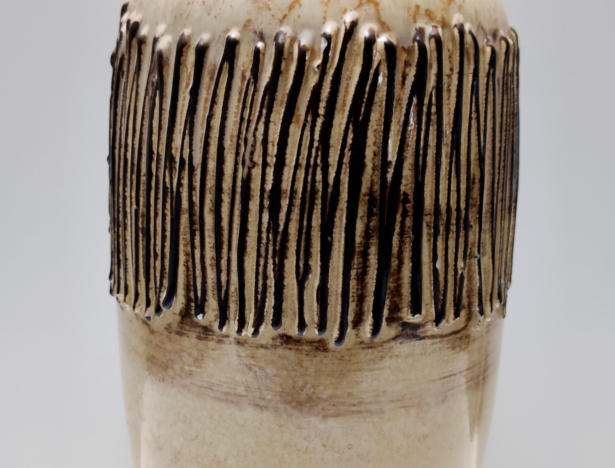 Vase postmoderne fait à la main en céramique émaillée beige et noire, Allemagne Bon état - En vente à Bresso, Lombardy