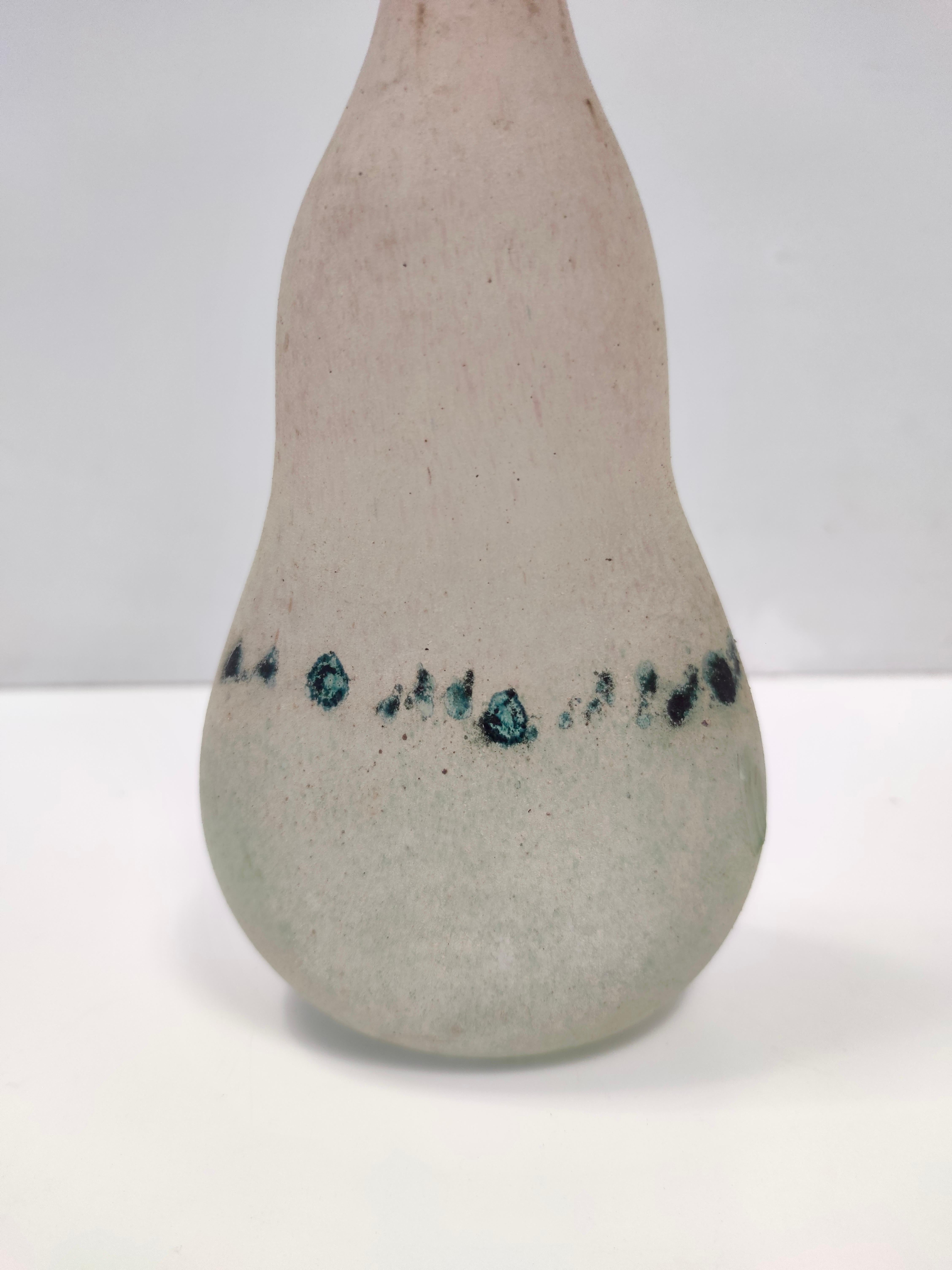 Postmoderne handgefertigte Scavo-Glasflasche / Vase von Luigi Mellara, Italien im Angebot 4