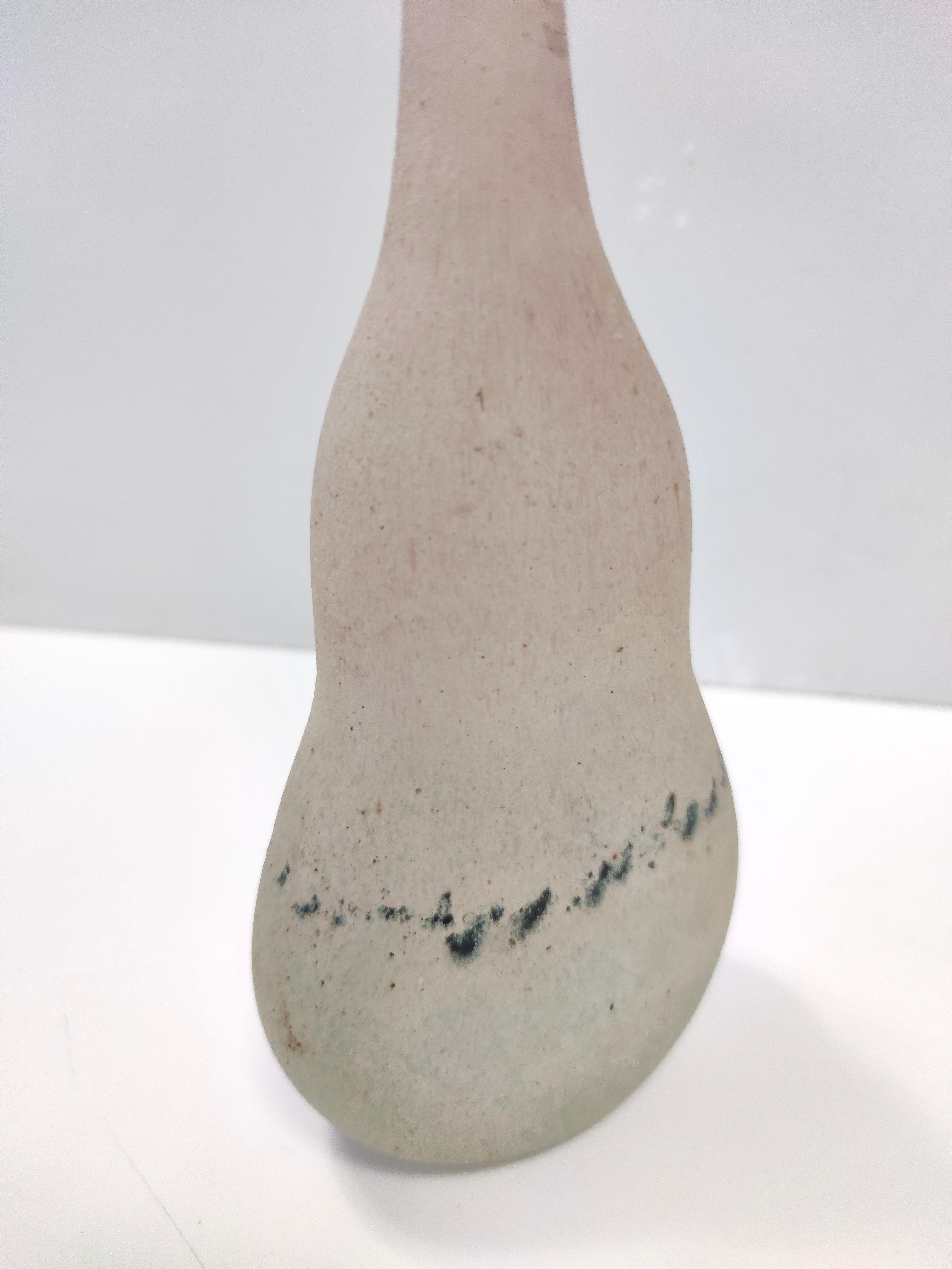 Postmoderne handgefertigte Scavo-Glasflasche / Vase von Luigi Mellara, Italien im Angebot 5