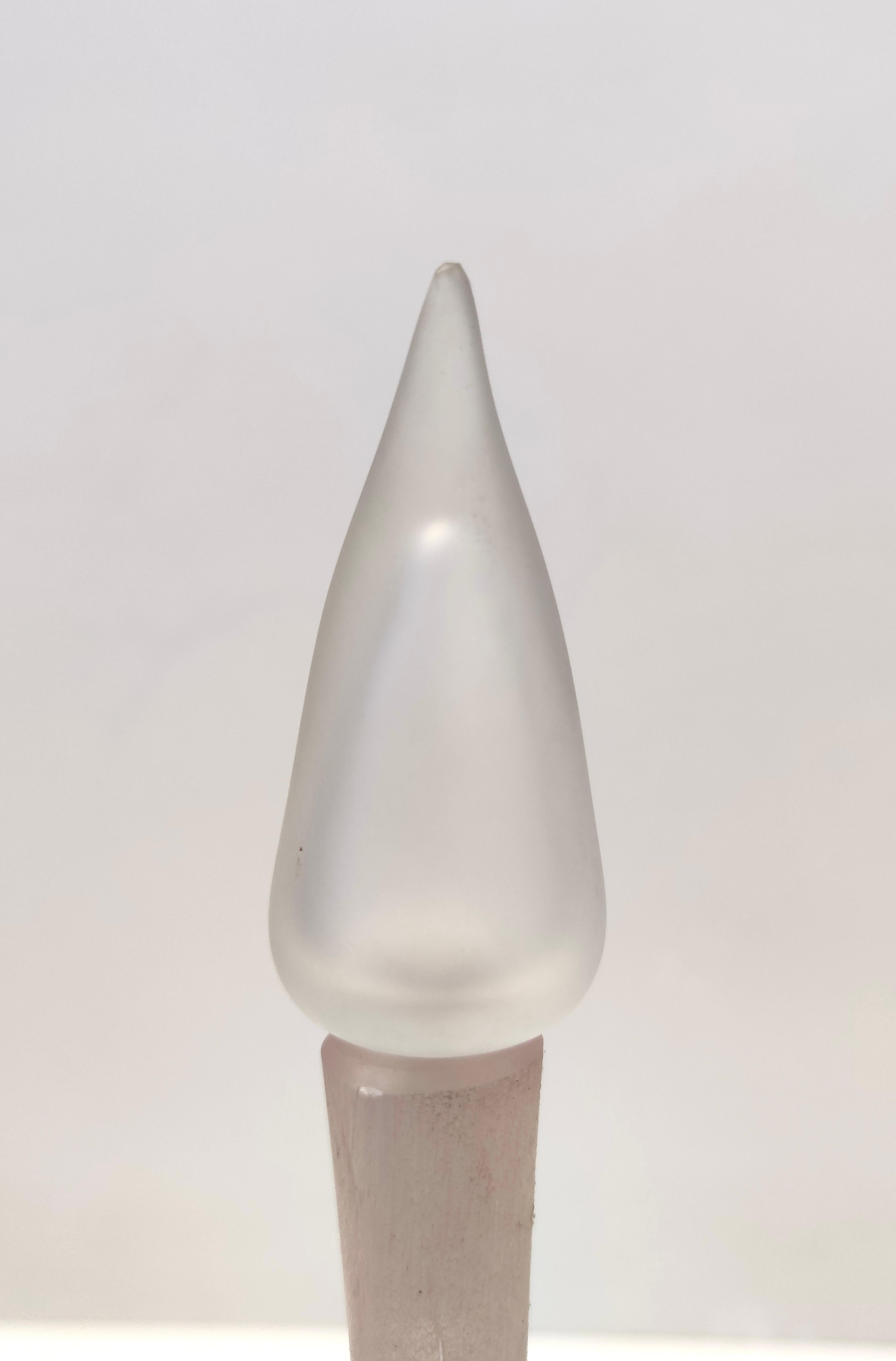 Postmoderne handgefertigte Scavo-Glasflasche / Vase von Luigi Mellara, Italien im Angebot 3