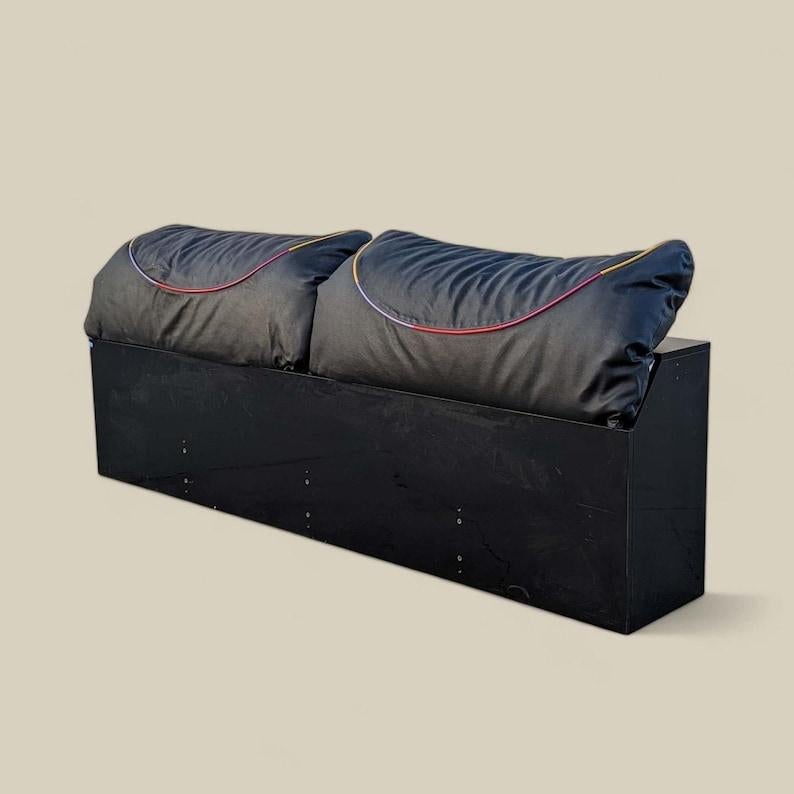 Tête de lit postmoderne de Carlo Malnati, laquée, fabriquée en coussins King Size, années 80 Bon état - En vente à Rancho Cucamonga, CA