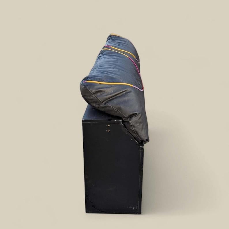Laque Tête de lit postmoderne de Carlo Malnati, laquée, fabriquée en coussins King Size, années 80 en vente