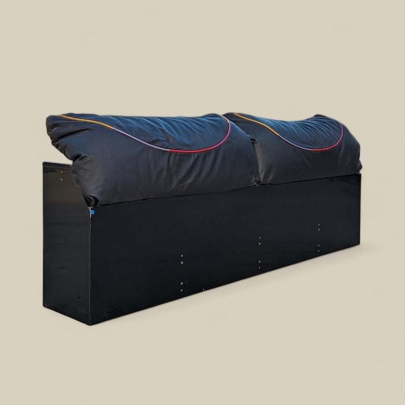 Tête de lit postmoderne de Carlo Malnati, laquée, fabriquée en coussins King Size, années 80 en vente 1