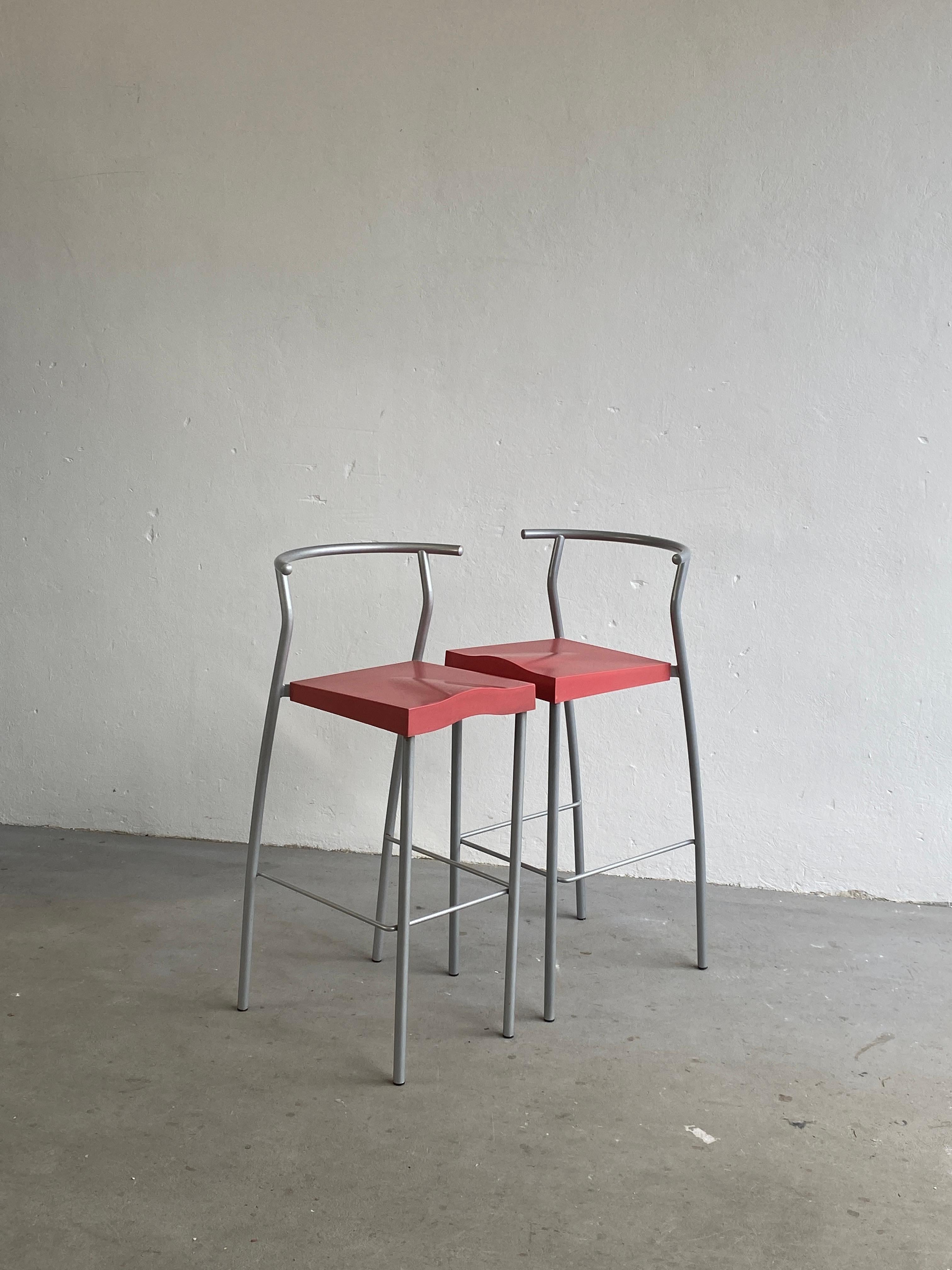 A pair of beautiful vintage postmodern bar stools 'Hi Glob' designed by Philippe Starck and produced by Kartell. Designed in 1988, produced during the early 1990s.
Made from a metal base and plastic seat.
 