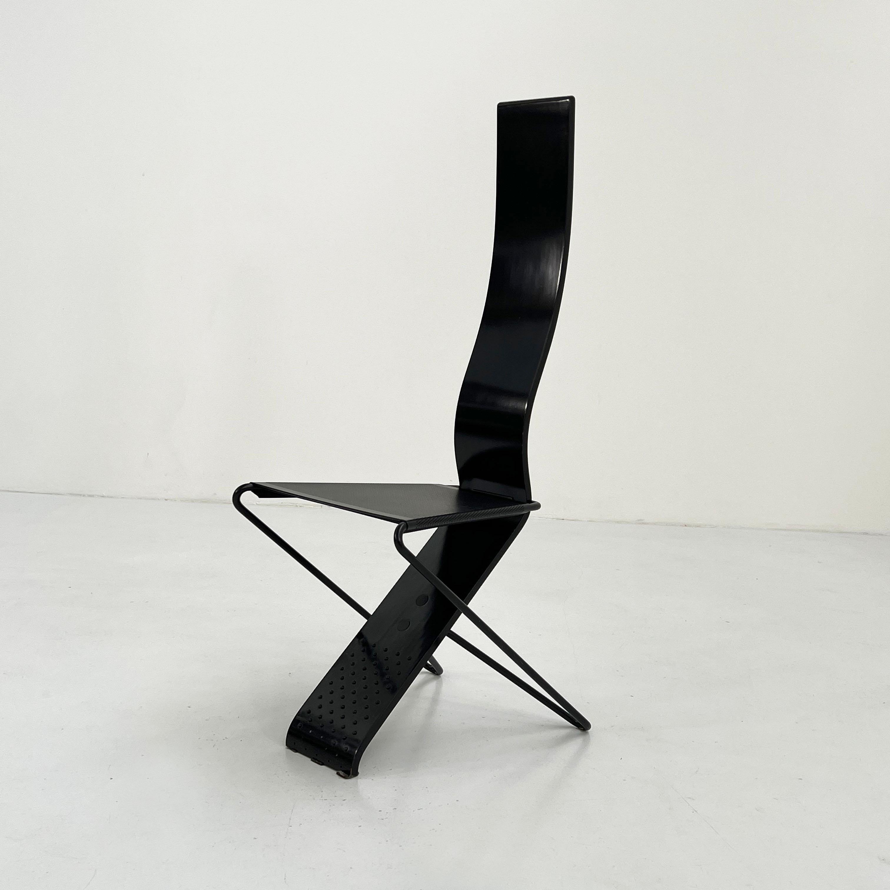 Postmodern High Backed Metal Chair from Pietro Arosio, 1980s


Designer - Pietro Arosio
Design Period - Eighties 
Measurements - Width 45 cm x Depth 53 cm x Height 117 cm x Seat Height 47 cm
Materials - Metal, Laquered Wood
Color - Black


Condition