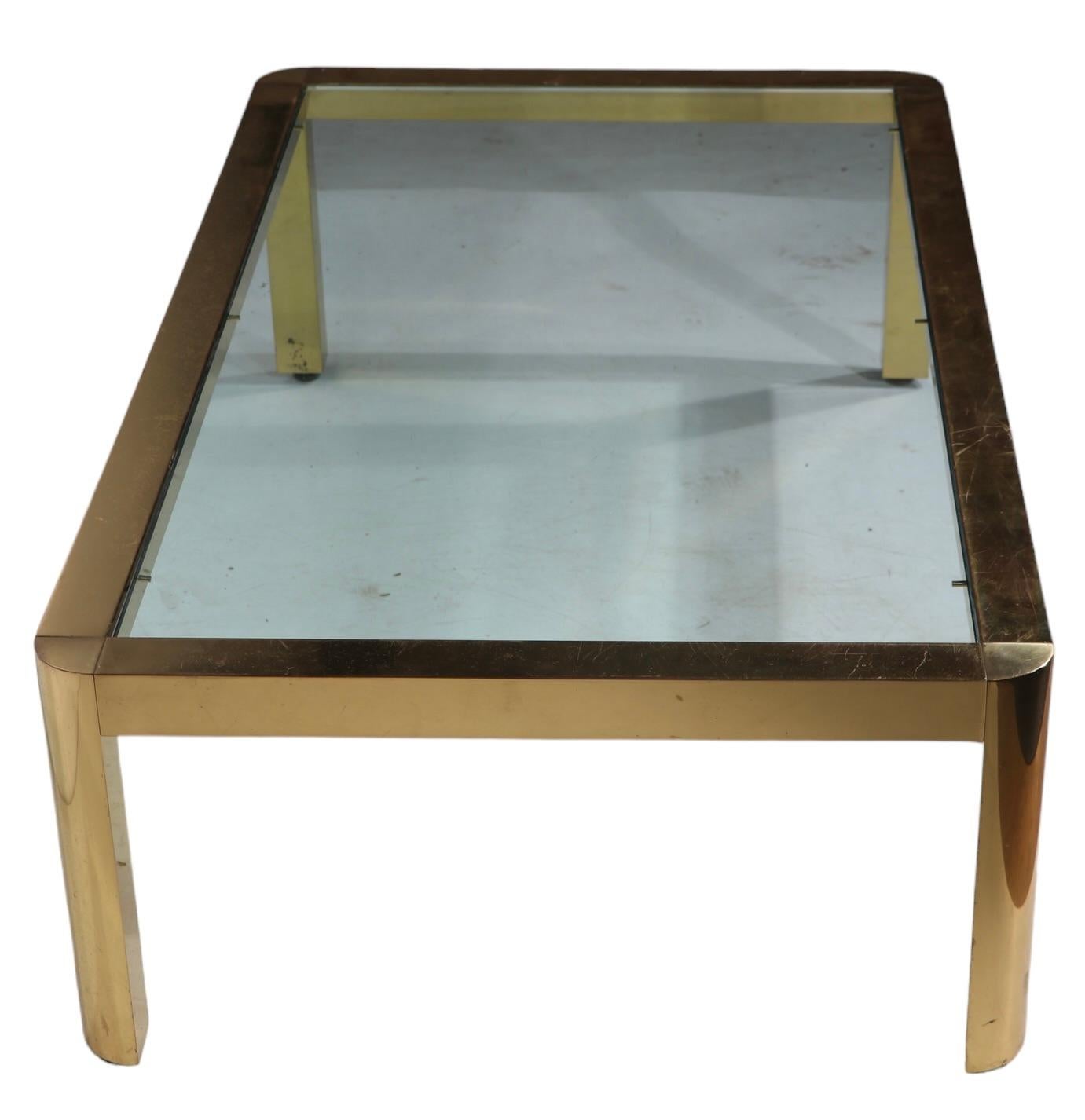Postmodern Hollywood Regency Brass and Glass Coffee Table Made in Italy c 1970's For Sale 2