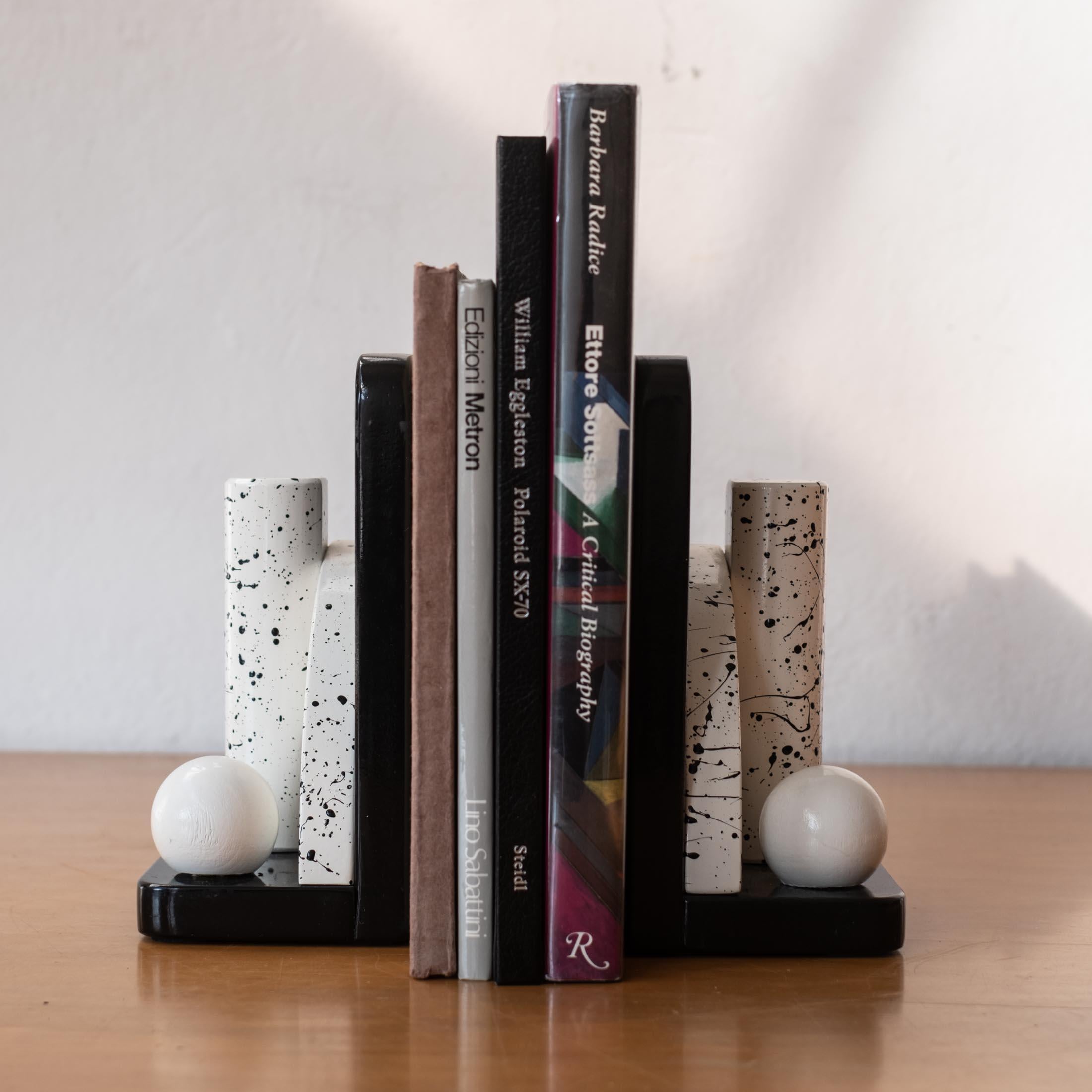 Unknown Postmodern House Bookends Memphis Milano 1980s For Sale