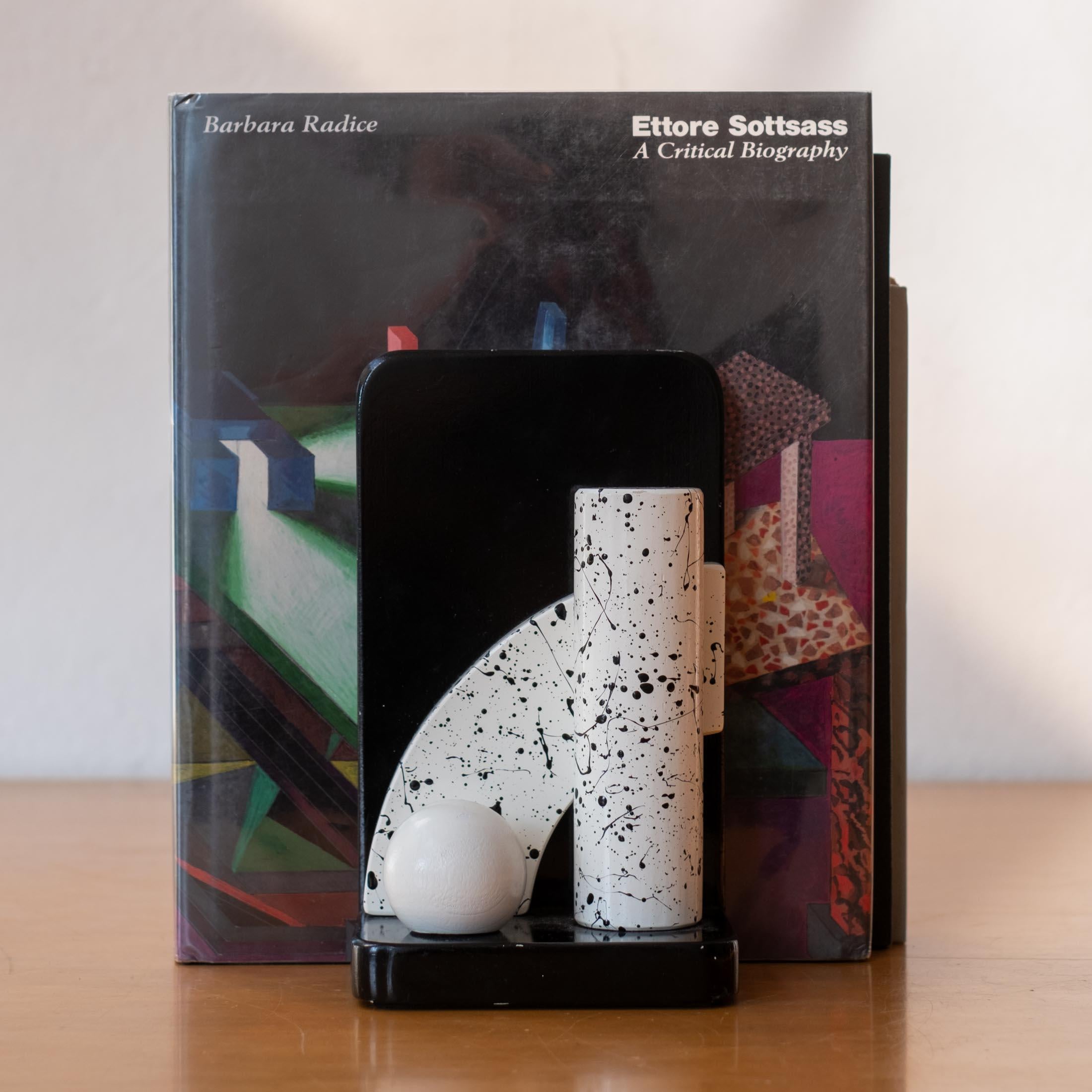 Postmodern House Bookends Memphis Milano 1980s In Good Condition For Sale In San Diego, CA