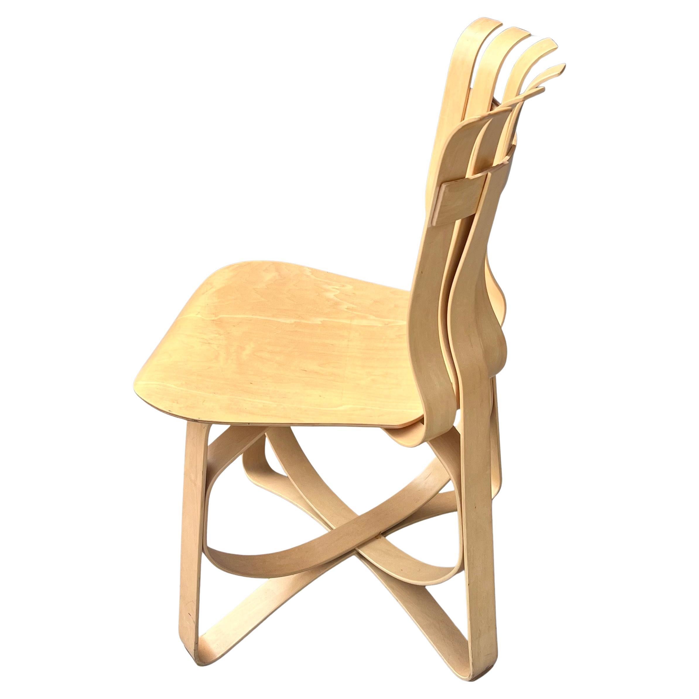 20ième siècle Chaise Postmoderne Iconique Knoll Hat Trick par Frank Gehry Estampillée & Datée en vente