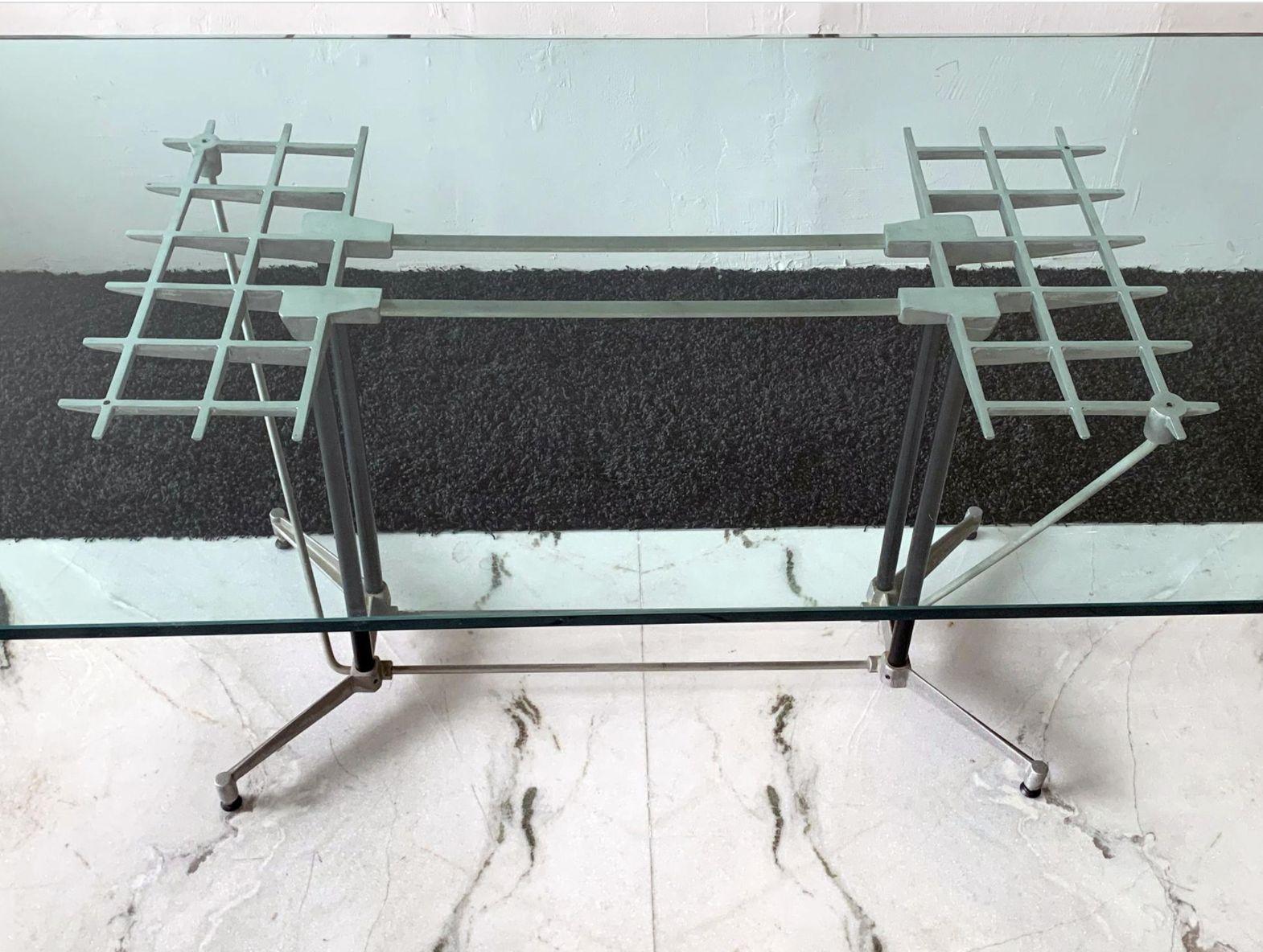Fin du 20e siècle Table de salle à manger industrielle postmoderne conçue par Robert Josten en vente