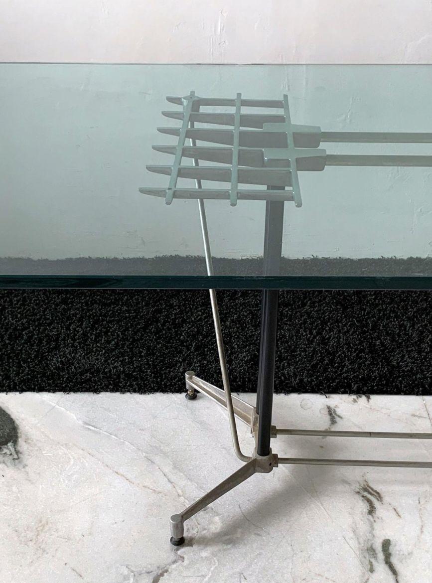 Table de salle à manger industrielle postmoderne conçue par Robert Josten en vente 1