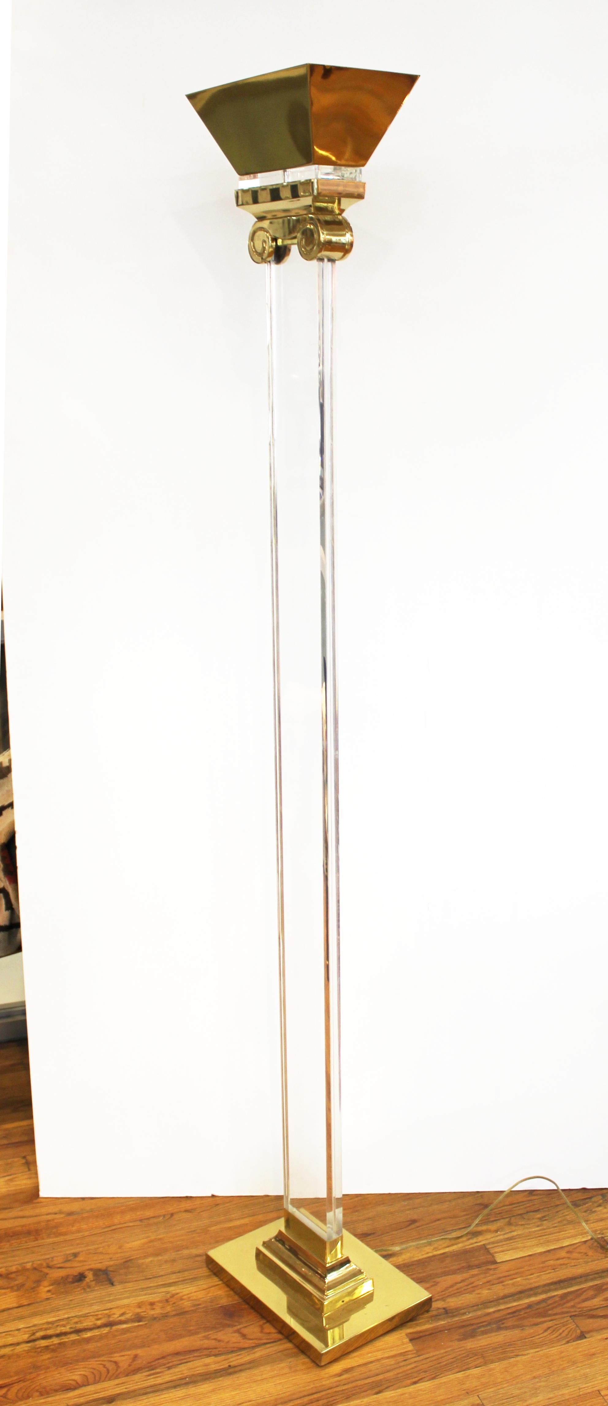 Postmodern Ionic Column Floor Lamp in Brass and Lucite In Good Condition For Sale In New York, NY