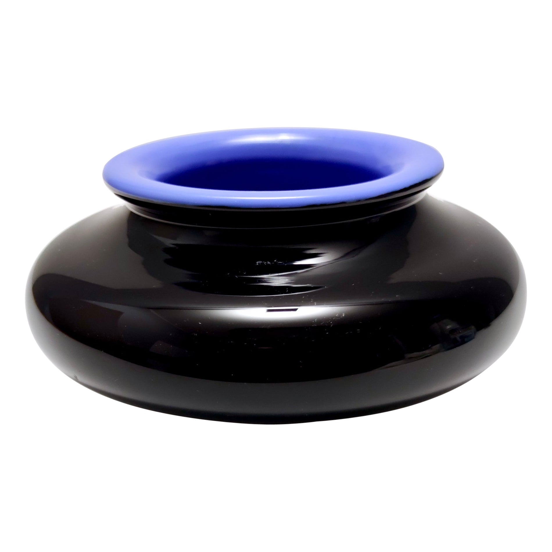 Vase postmoderne en verre irisé noir et bleuet avec boîtier en forme de fleur, Italie