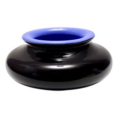 Vase postmoderne en verre irisé noir et bleuet avec boîtier en forme de fleur, Italie