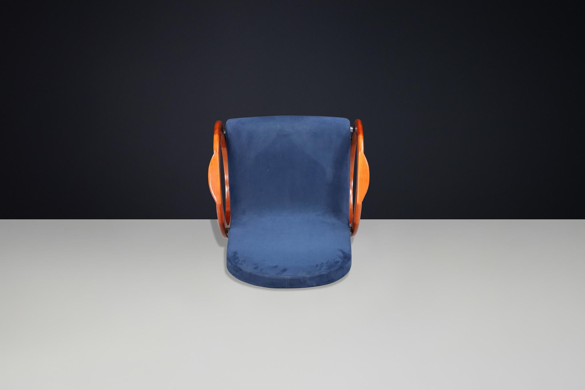 Sillón italiano postmoderno en tela original, años 70 en venta 2