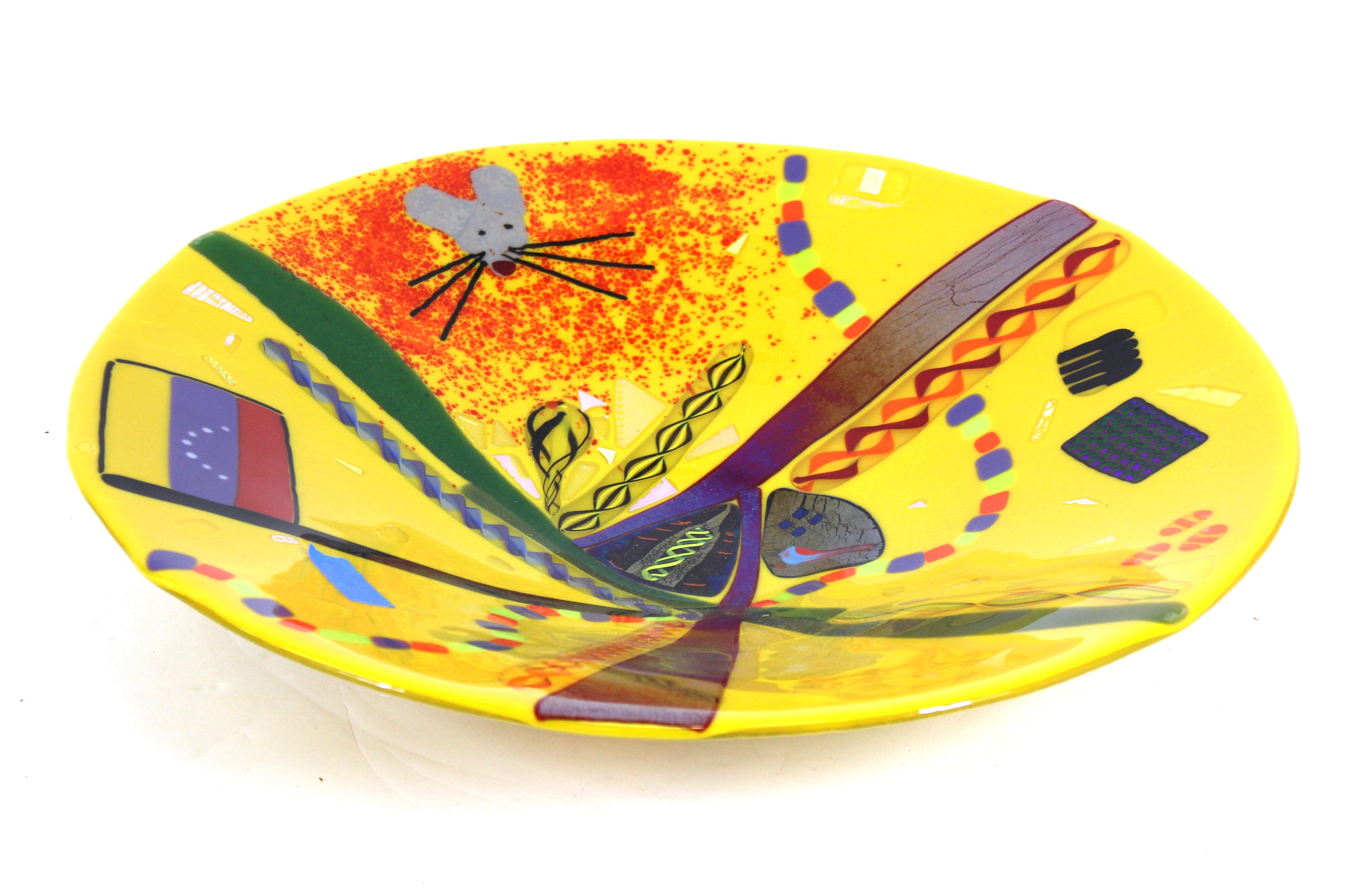 Postmodern Italian art glass large charger plate in yellow with encased multicolored glass elements and a figural mouse head, likely late 20th century, unsigned. Measures: 3.5