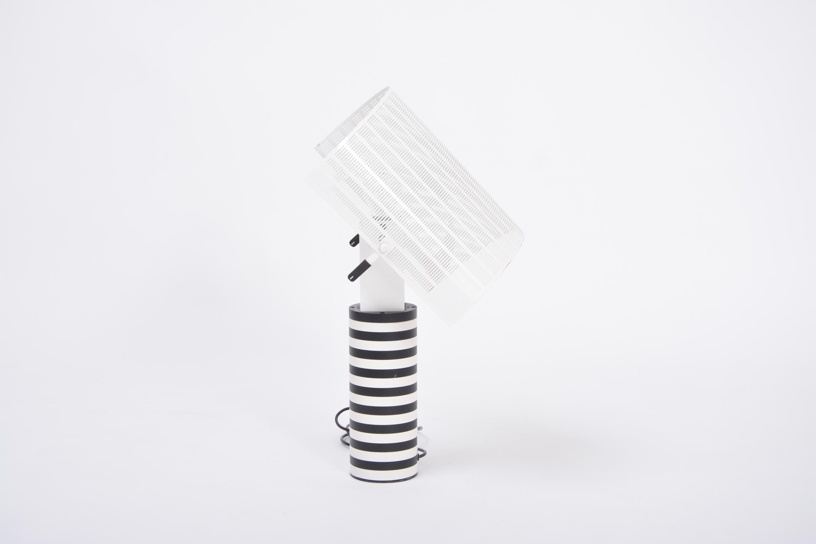 Lampe de table italienne postmoderne noire et blanche 'Shogun' de Mario Botta  en vente 4