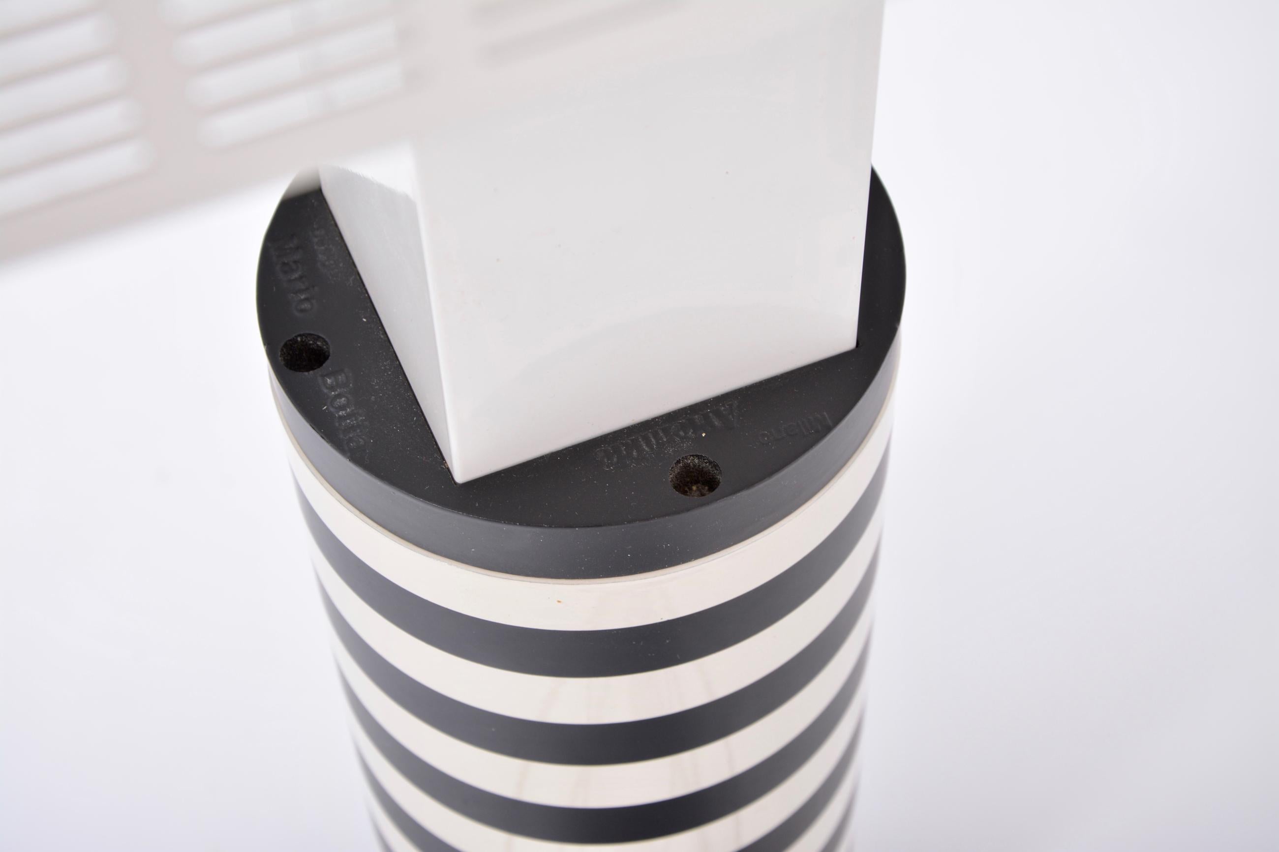 Lampe de table italienne postmoderne noire et blanche 'Shogun' de Mario Botta  en vente 7