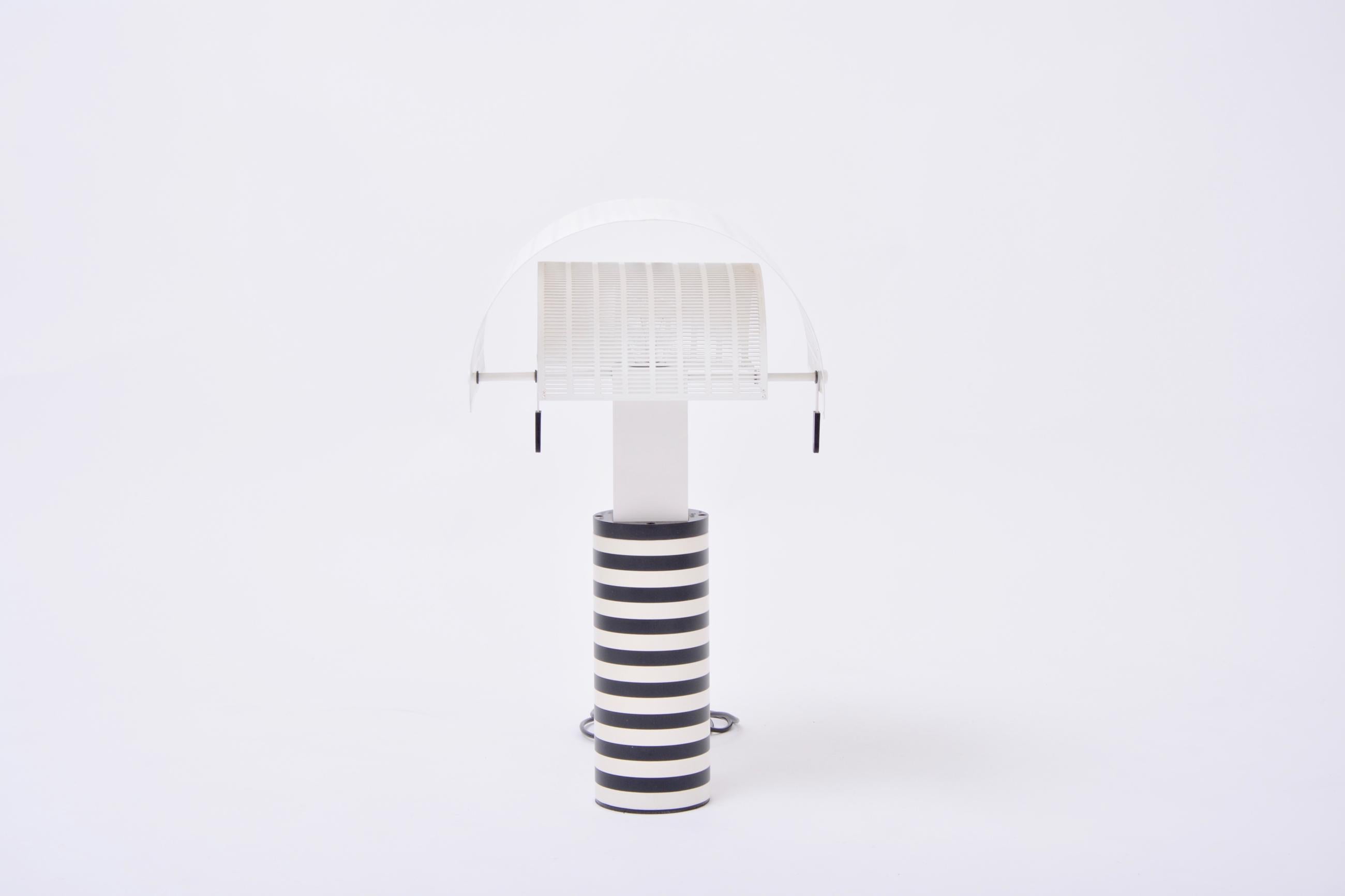 Lampe de table italienne postmoderne noire et blanche 'Shogun' de Mario Botta  Bon état - En vente à Berlin, DE