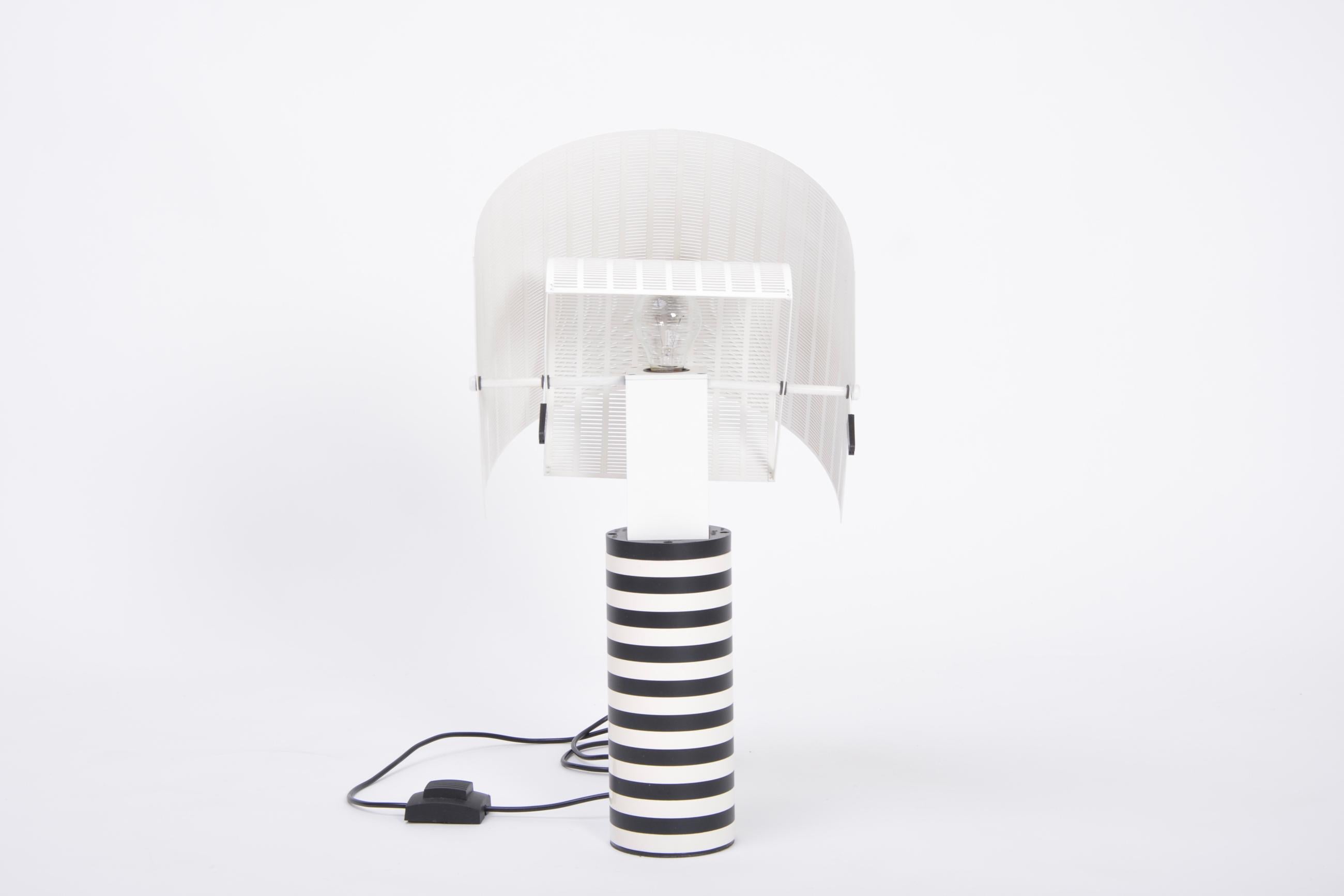 Lampe de table italienne postmoderne noire et blanche 'Shogun' de Mario Botta  en vente 1