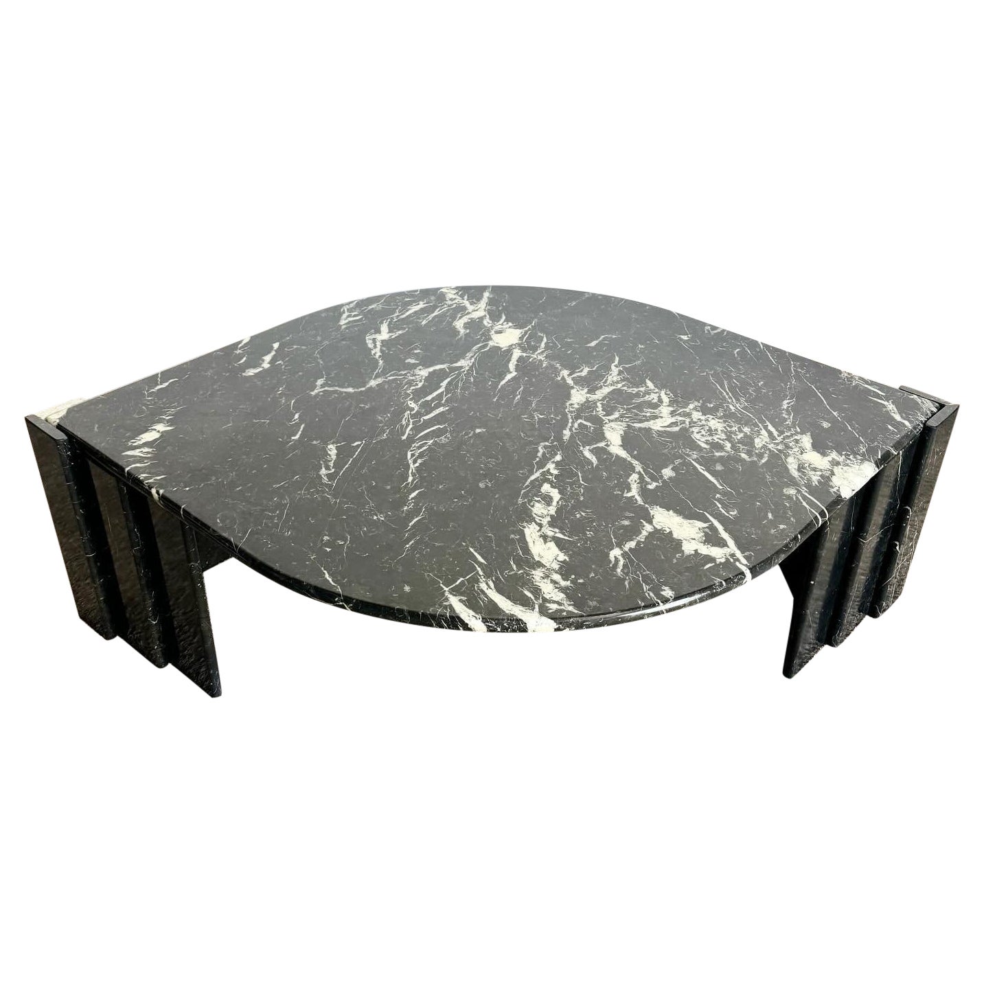 Table basse postmoderne italienne en marbre noir et en forme de goutte d'eau