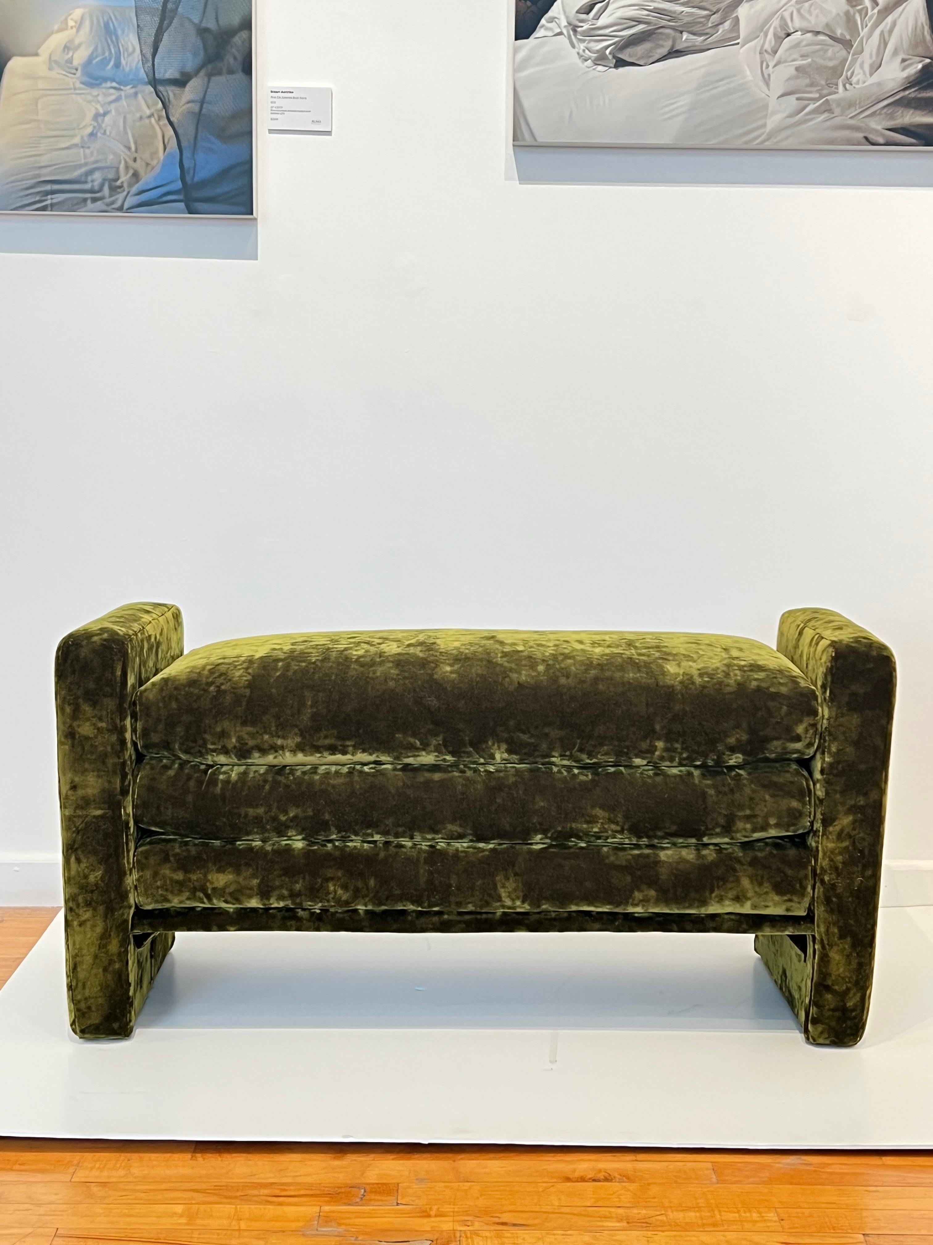 Postmoderne Banc italien postmoderne en chenille en vente