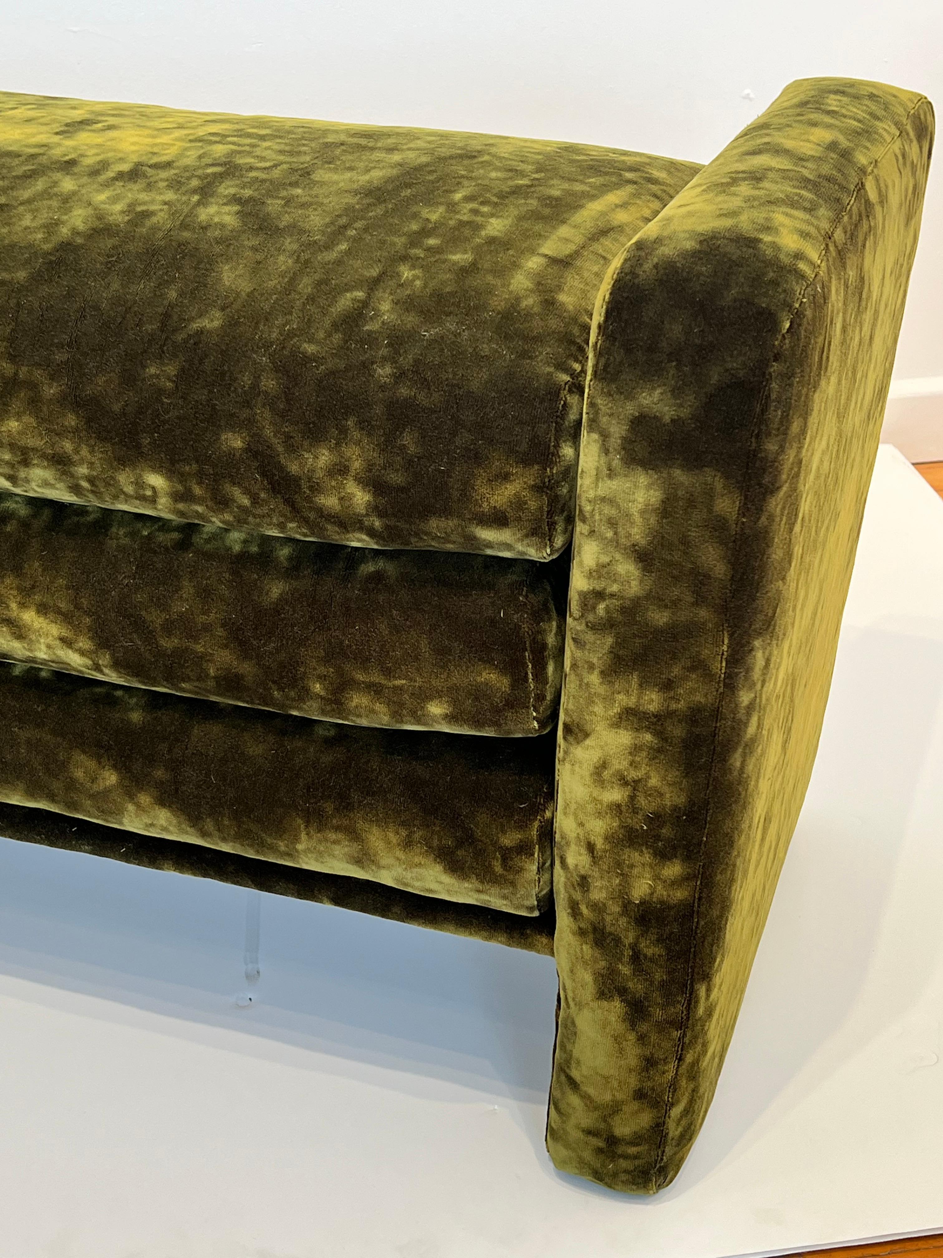 Américain Banc italien postmoderne en chenille en vente
