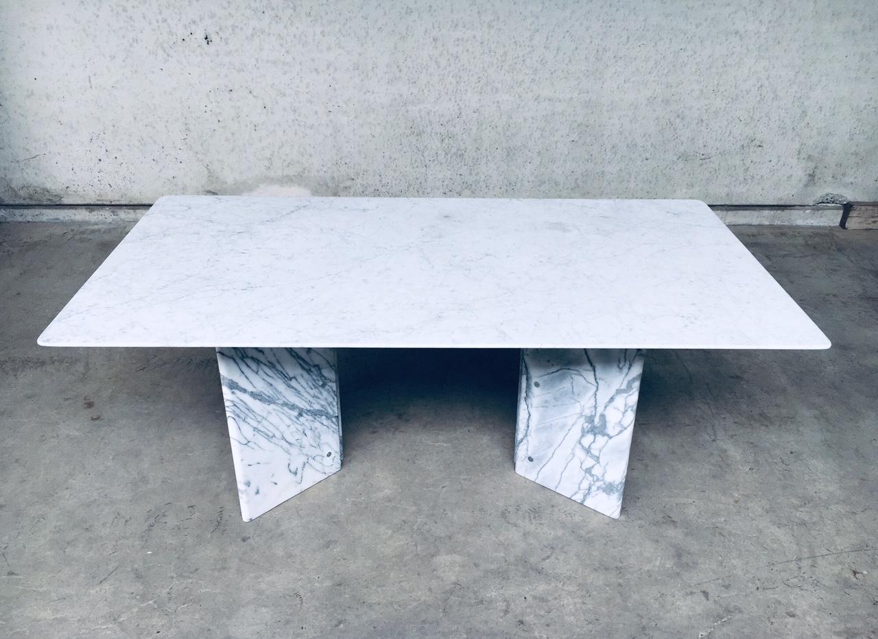 Postmodern Italian Design Carrara Marble Dining Table 1970's In Good Condition For Sale In Oud-Turnhout, VAN