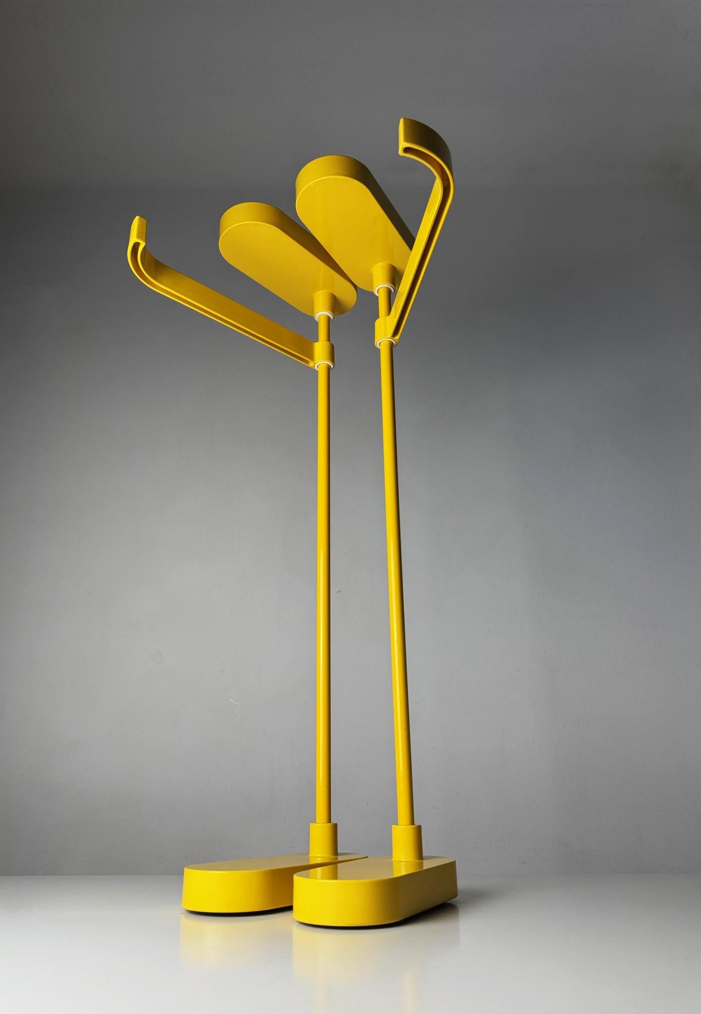 Postmodern Italian design Valet / Towel Rack by Metalplastica Luccese, 1980s For Sale 2