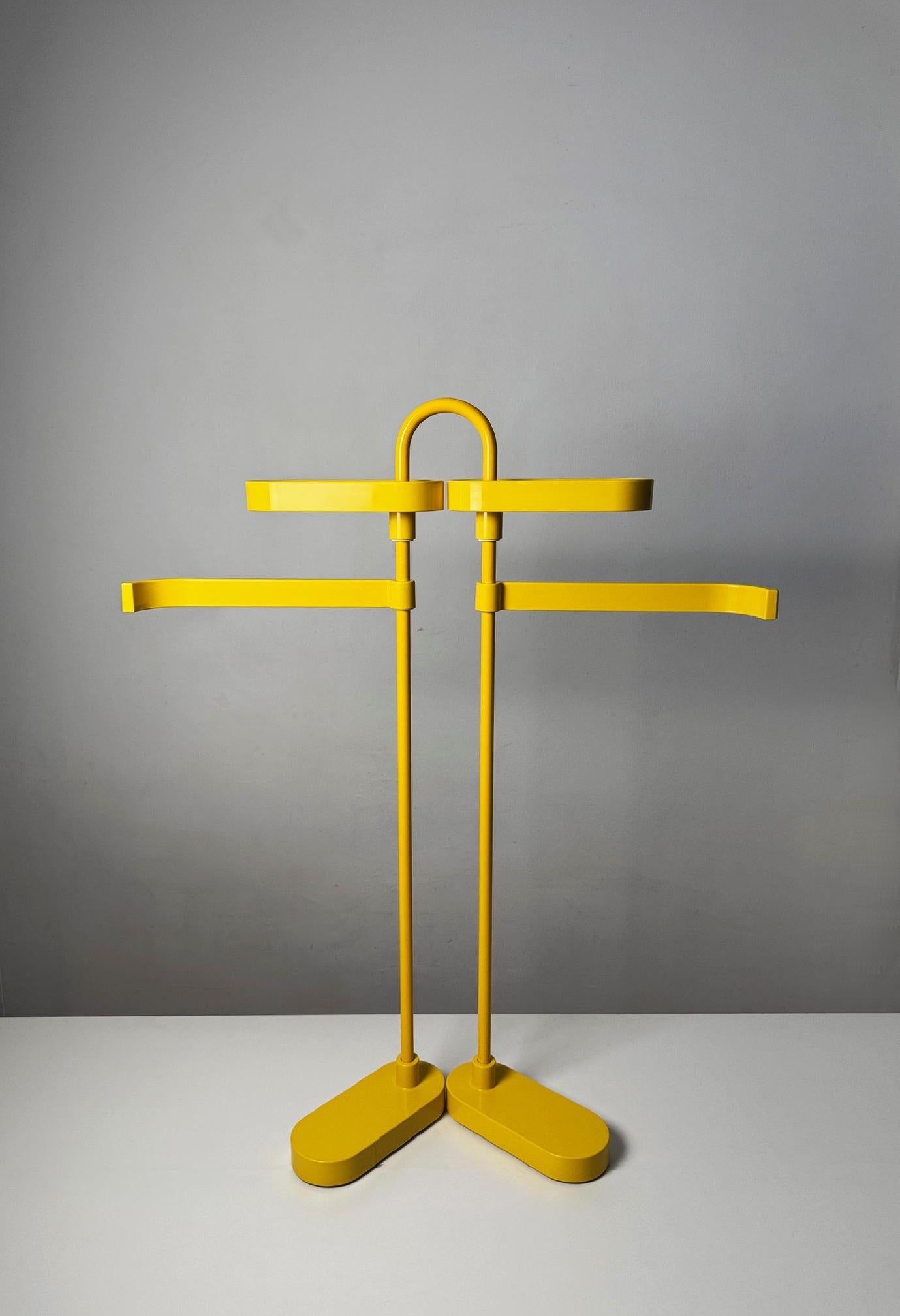 Postmodern Italian design Valet / Towel Rack by Metalplastica Luccese, 1980s For Sale 4