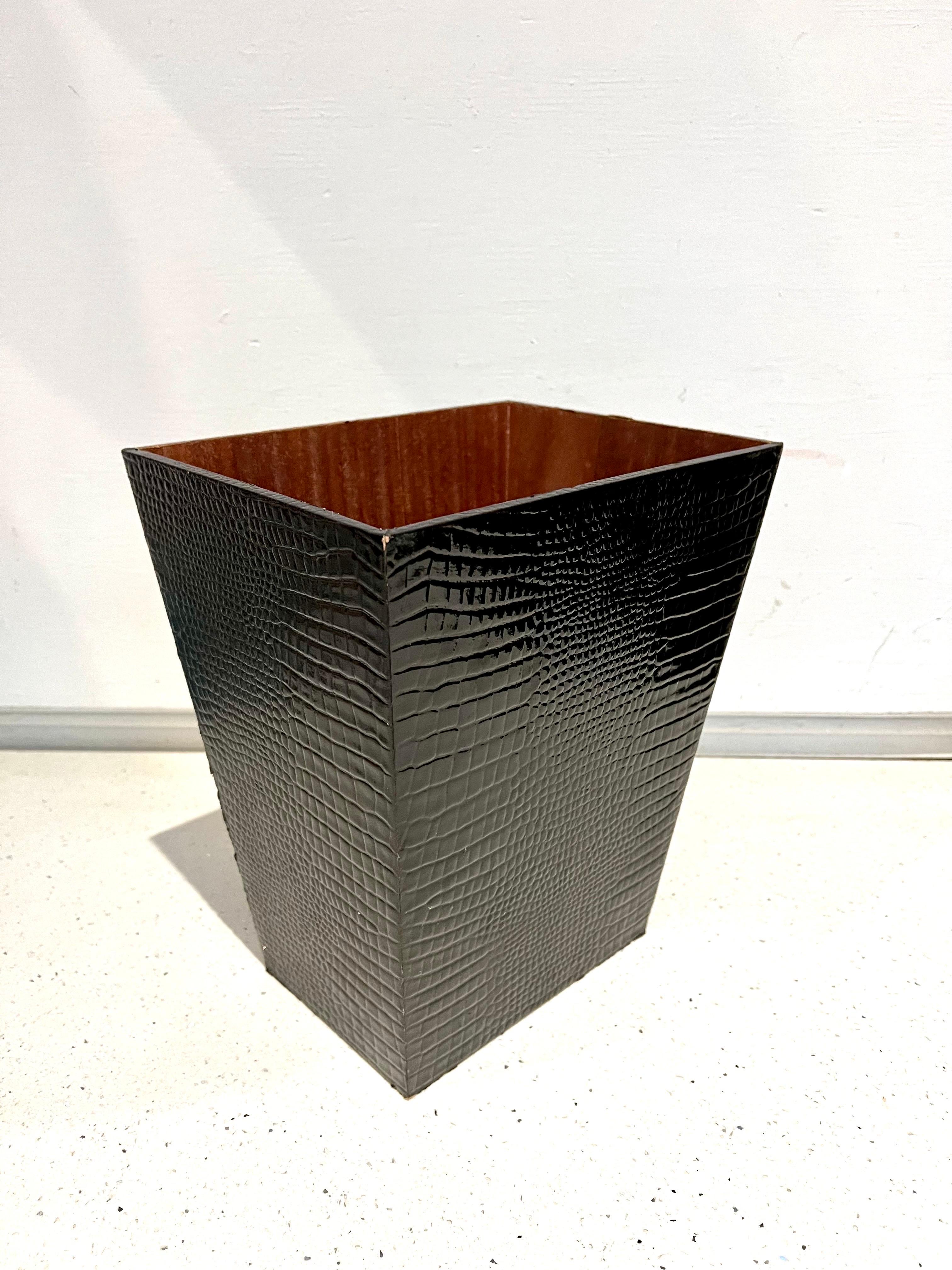 Elegant Cocodrile faux leather wastebasket by Labrazel, circa 1980's with solid mahogany construction wrapped with faux leather, made in Italy.