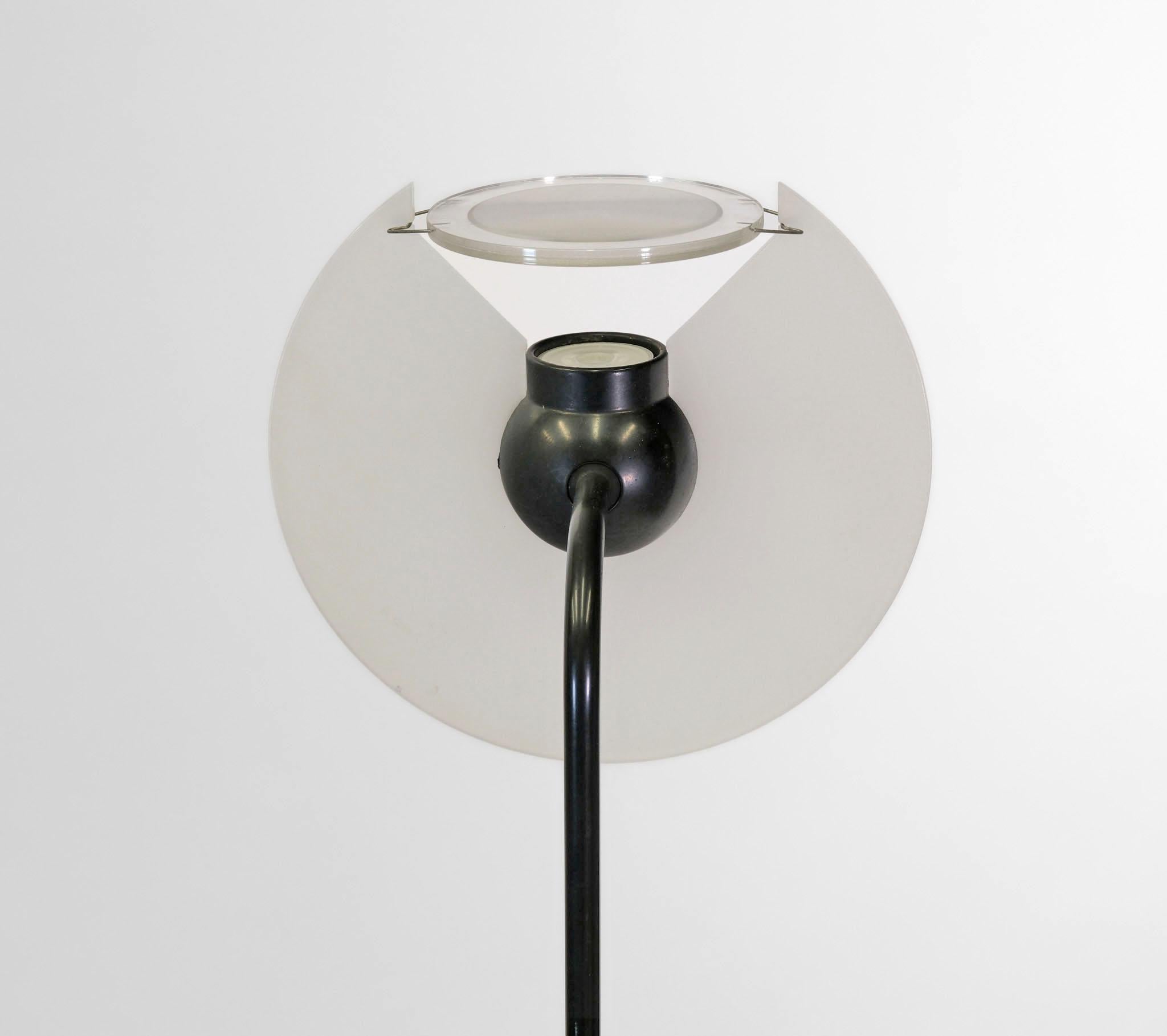 Verstellbare postmoderne italienische Stehlampe mit italienischer Höhe von Arteluce, Modell Club 1195, 1980 im Angebot 3
