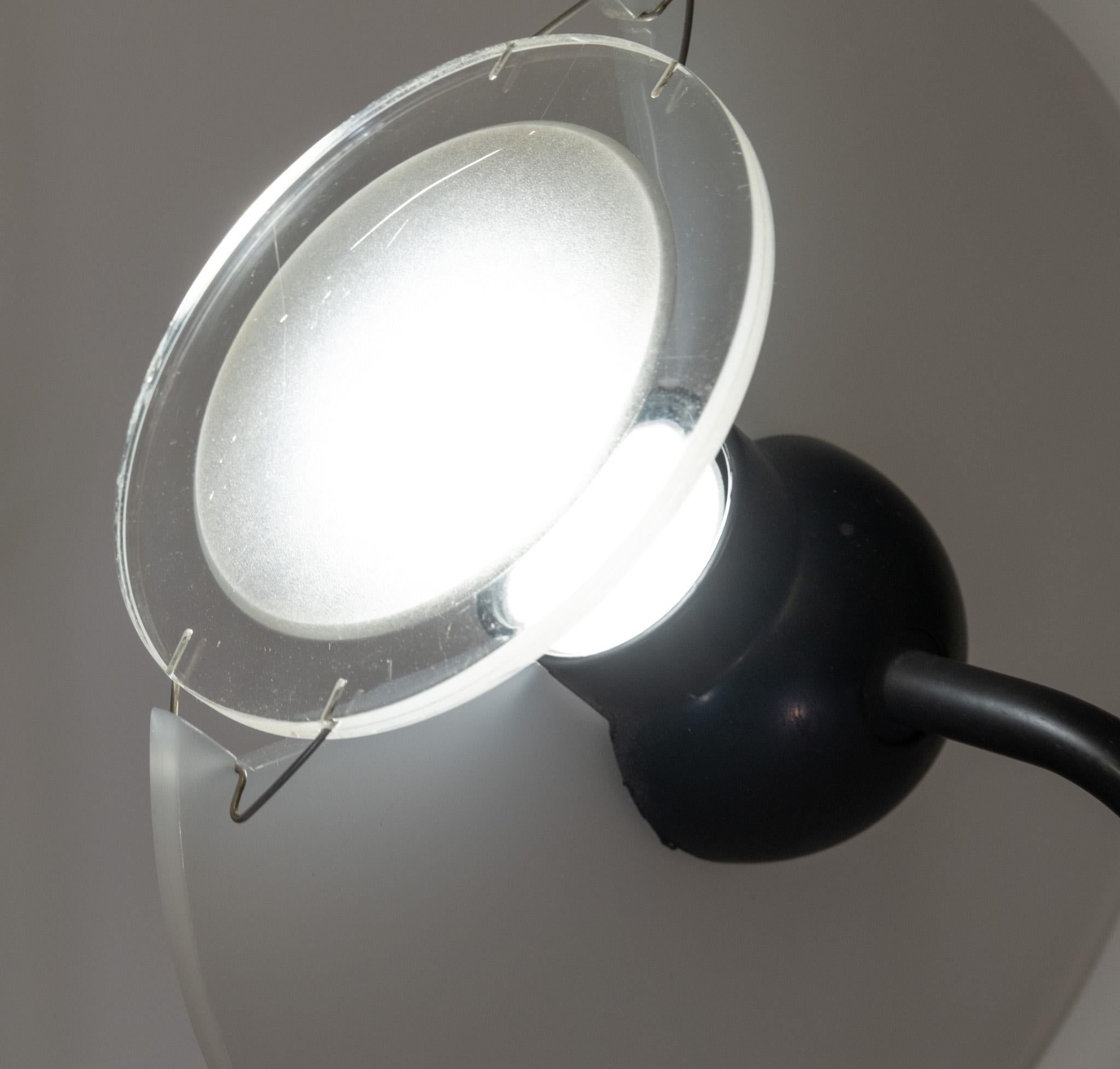 Verstellbare postmoderne italienische Stehlampe mit italienischer Höhe von Arteluce, Modell Club 1195, 1980 im Angebot 1
