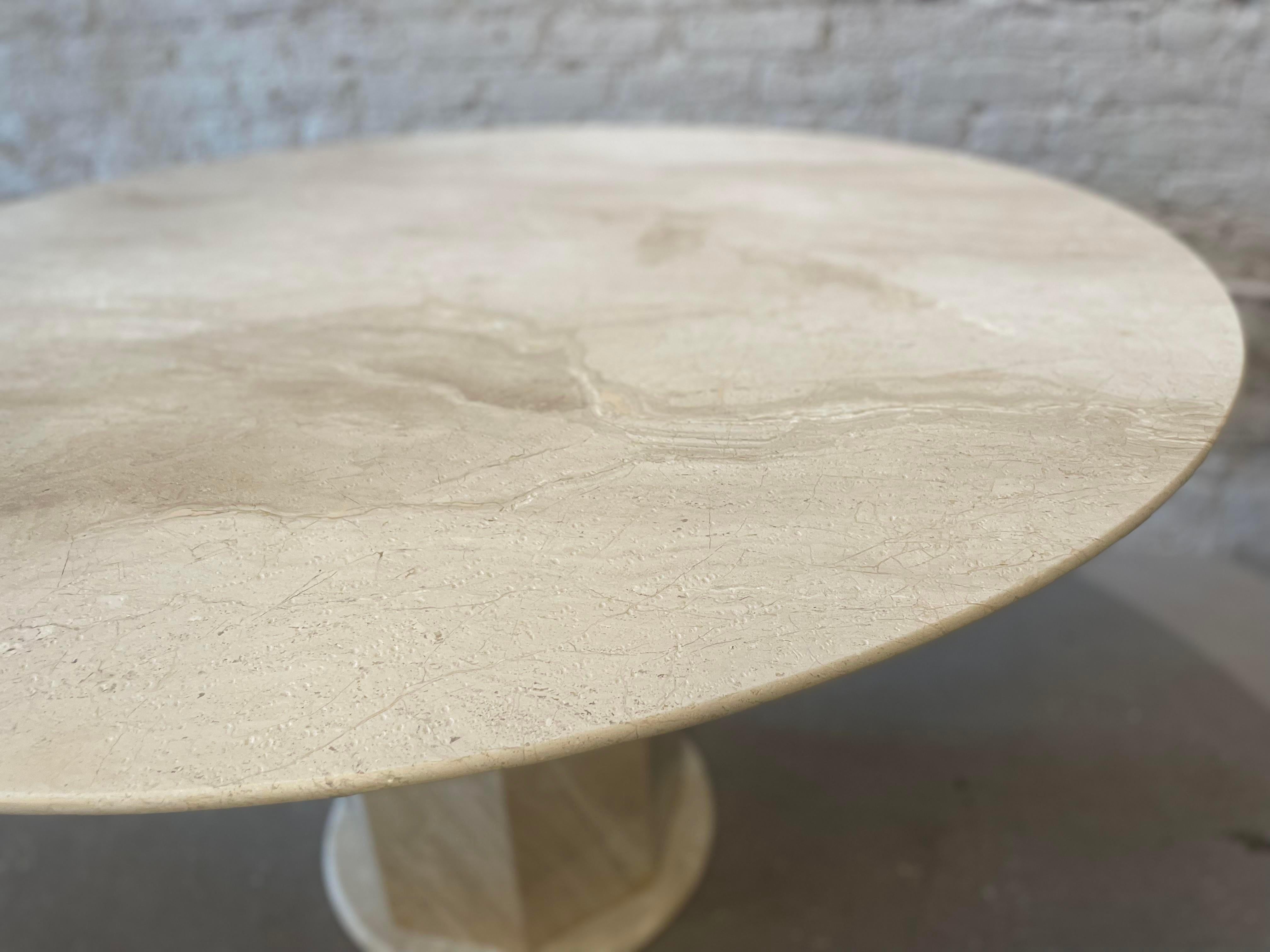 Postmodern Italian Honed Travertine Dining Table 1970s In Good Condition For Sale In Chicago, IL