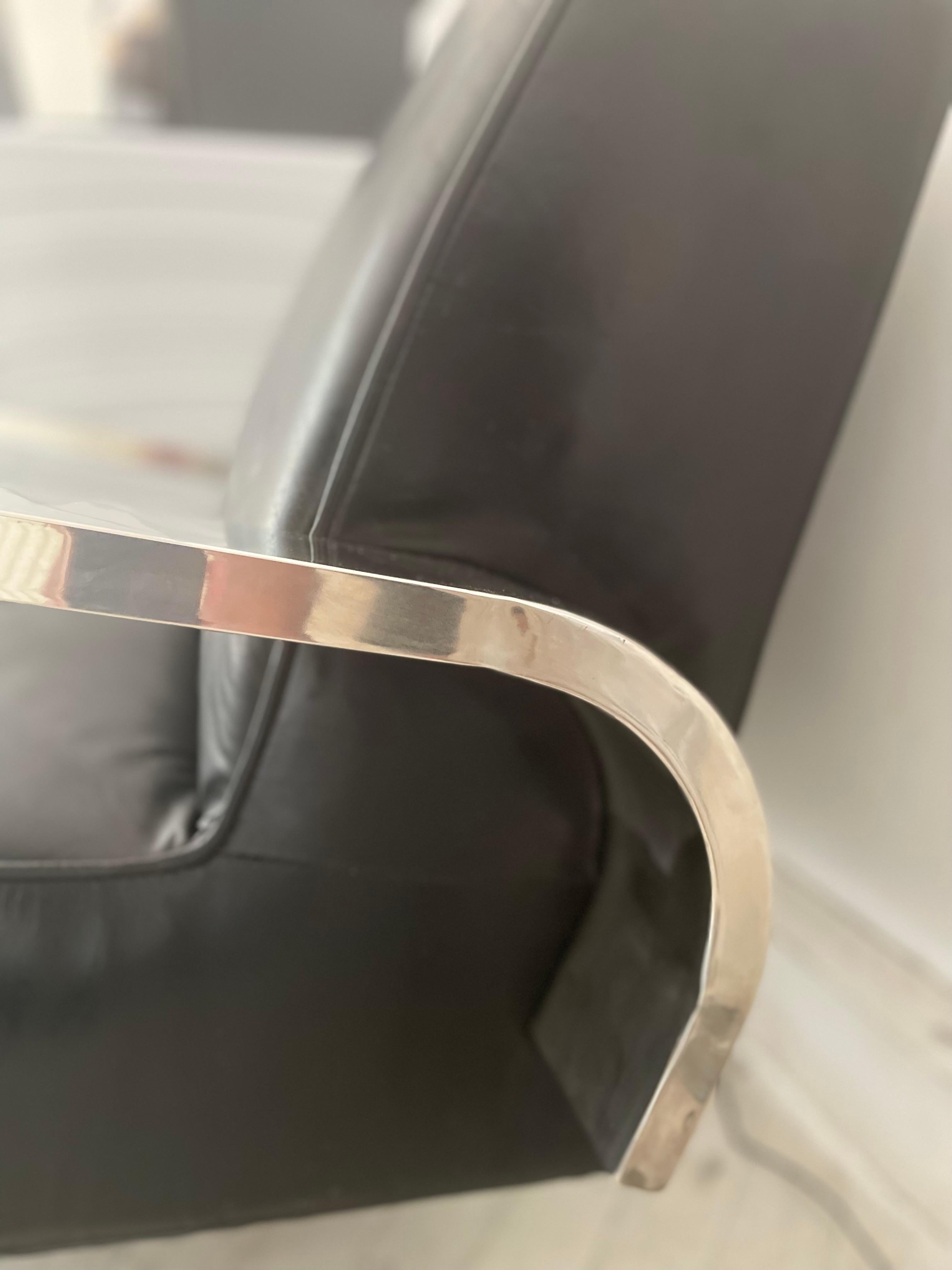 Sedia a sbalzo postmoderna in pelle e cromo dopo Alvar Aalto in vendita 7
