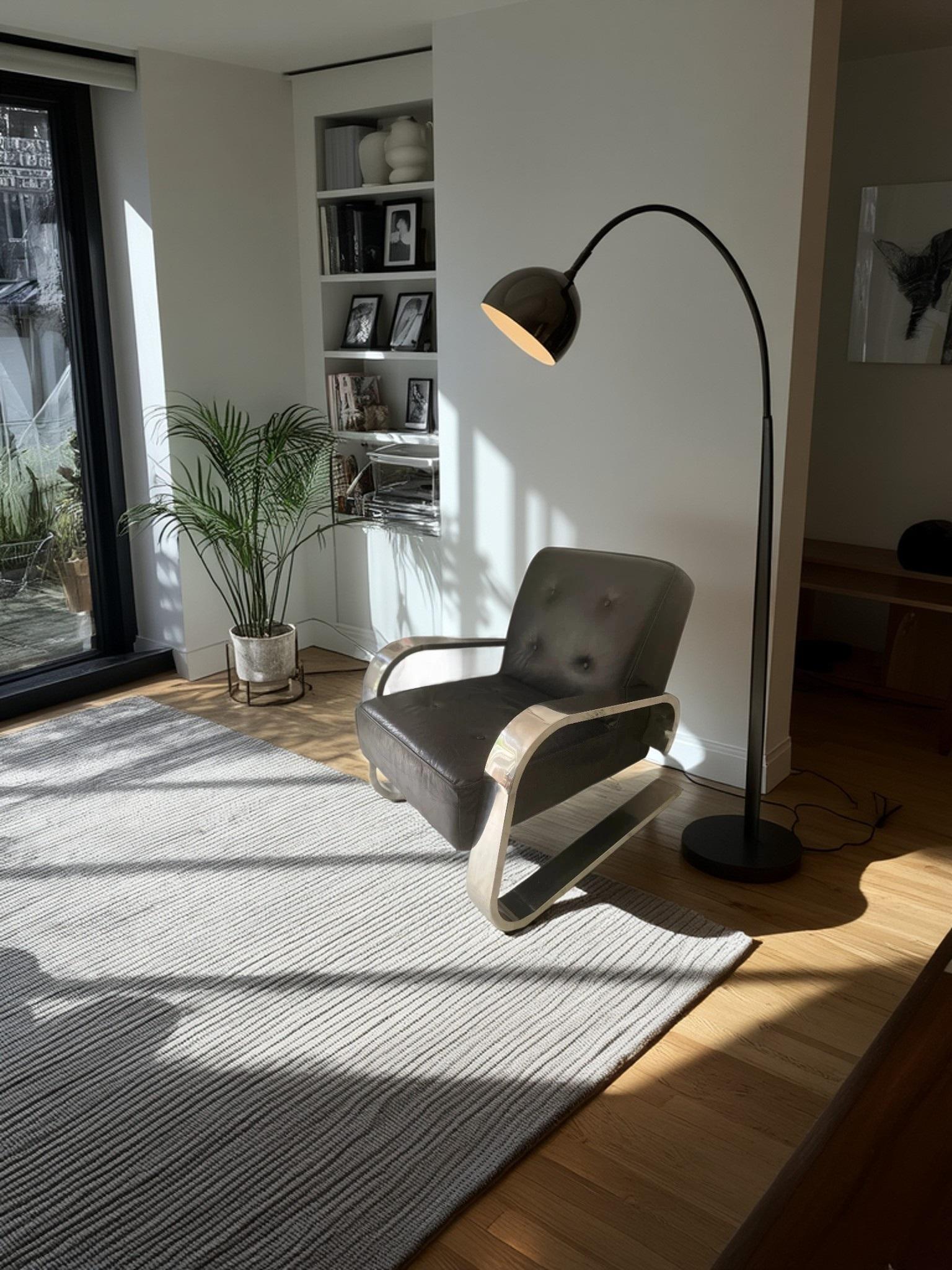 Sedia a sbalzo postmoderna in pelle e cromo dopo Alvar Aalto in vendita 8