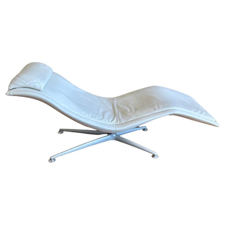 Postmodern Italian Leather Larus Chaise Lounge by Poltrona Frau