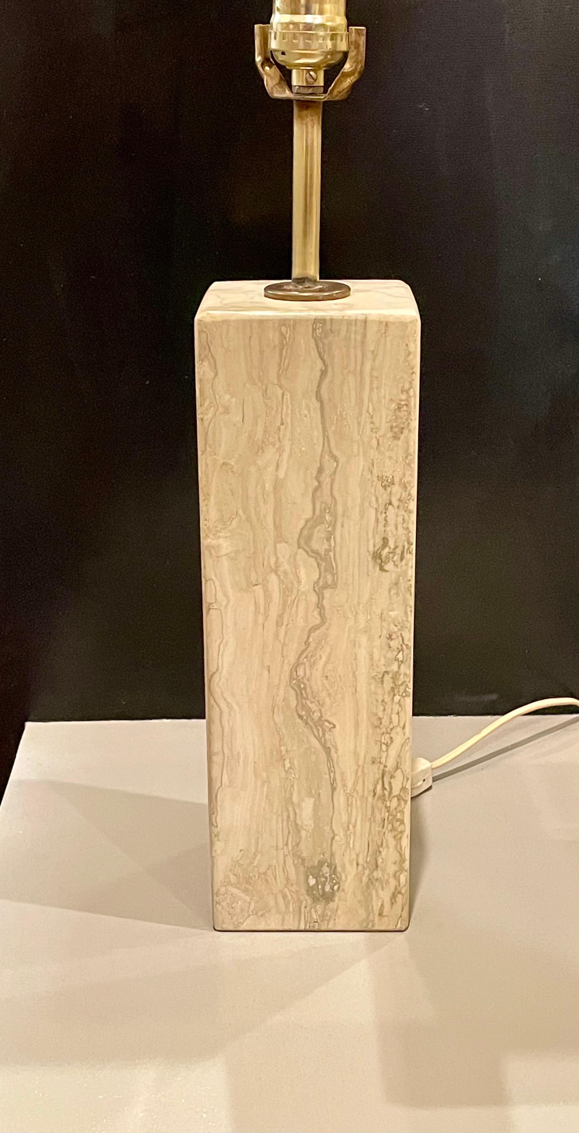 Elegant marble square column Italian marble table lamp, circa the 1980s with brass fittings and perfect working condition, lampshade it's not included, beautiful grain marble with soft edge corners. The lamp is 18